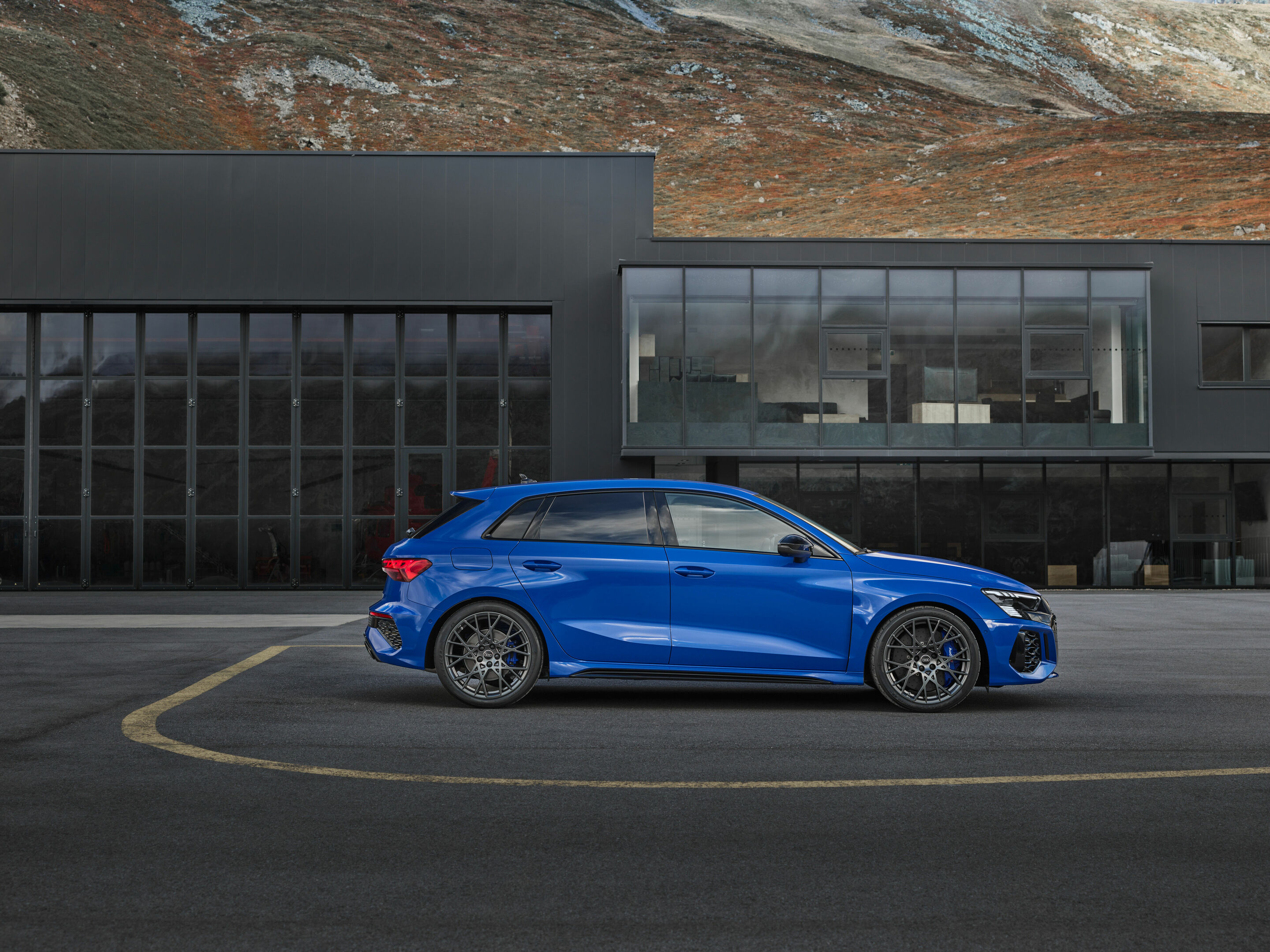 Audi RS 3 Sportback performance edition - Static photo, Colour: Nogaro Blue, Pearl Effect .