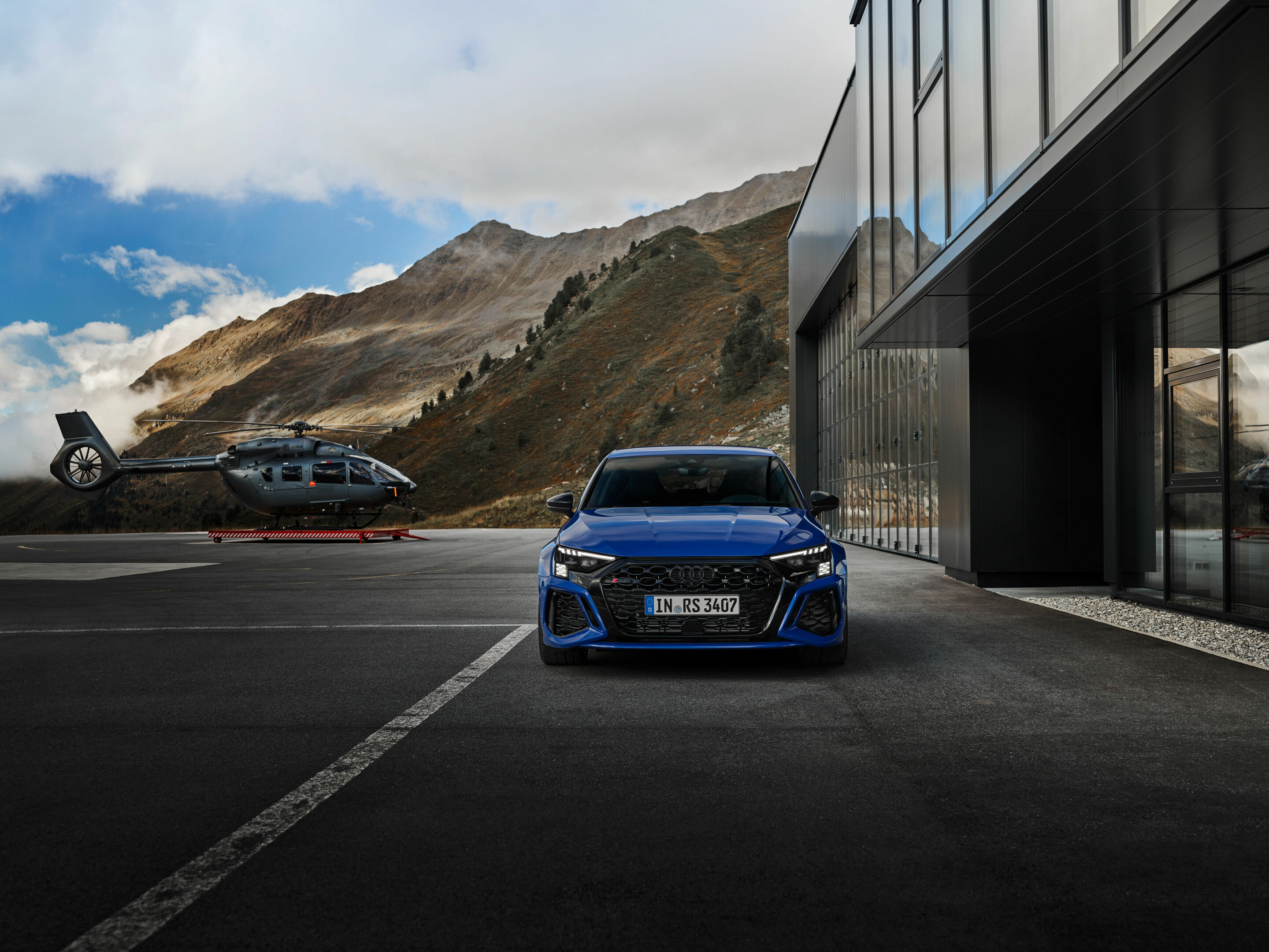 Audi RS 3 Sportback performance edition - Static photo, Colour: Nogaro Blue, Pearl Effect .