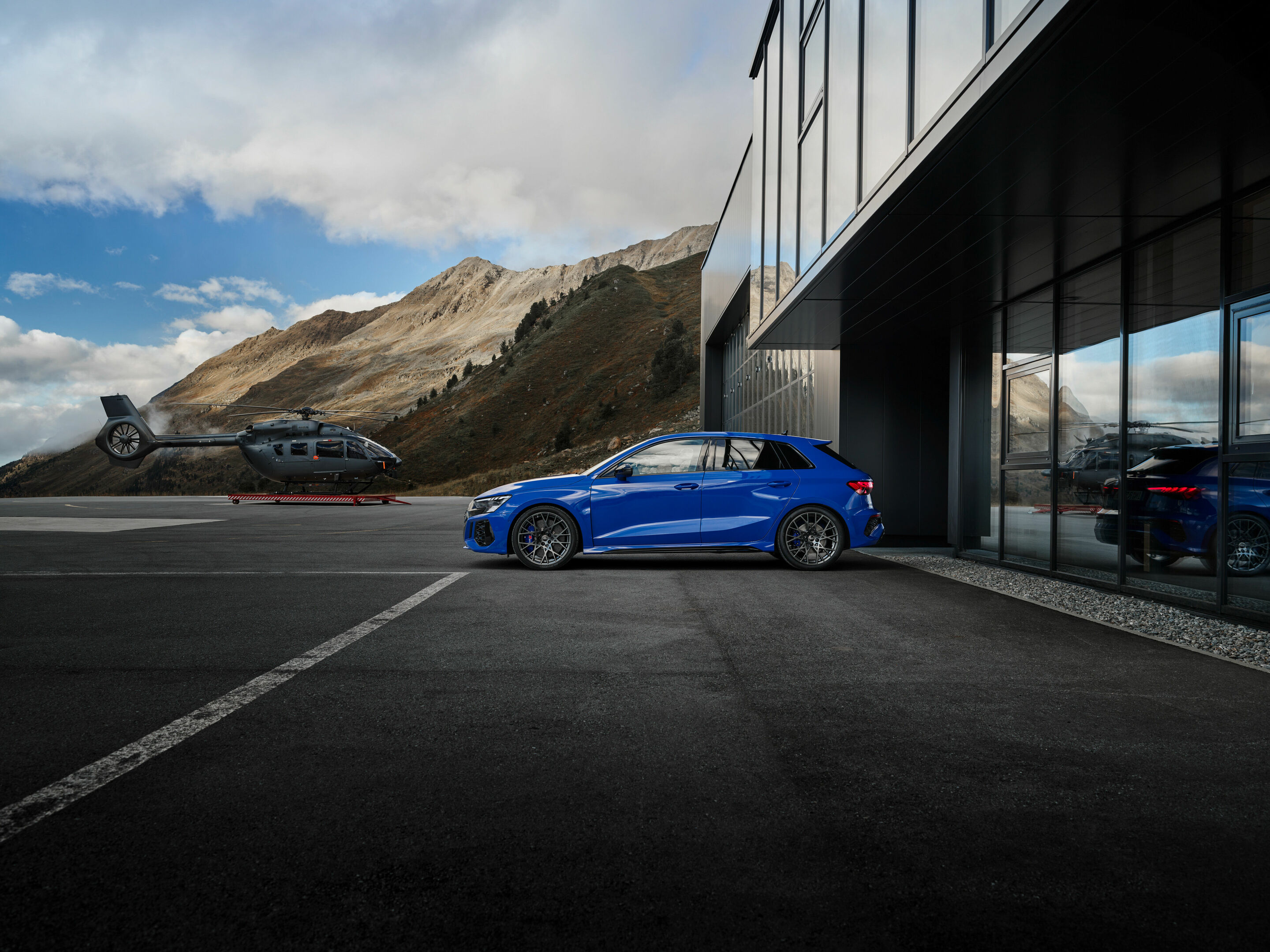 Audi RS 3 Sportback performance edition - Static photo, Colour: Nogaro Blue, Pearl Effect .