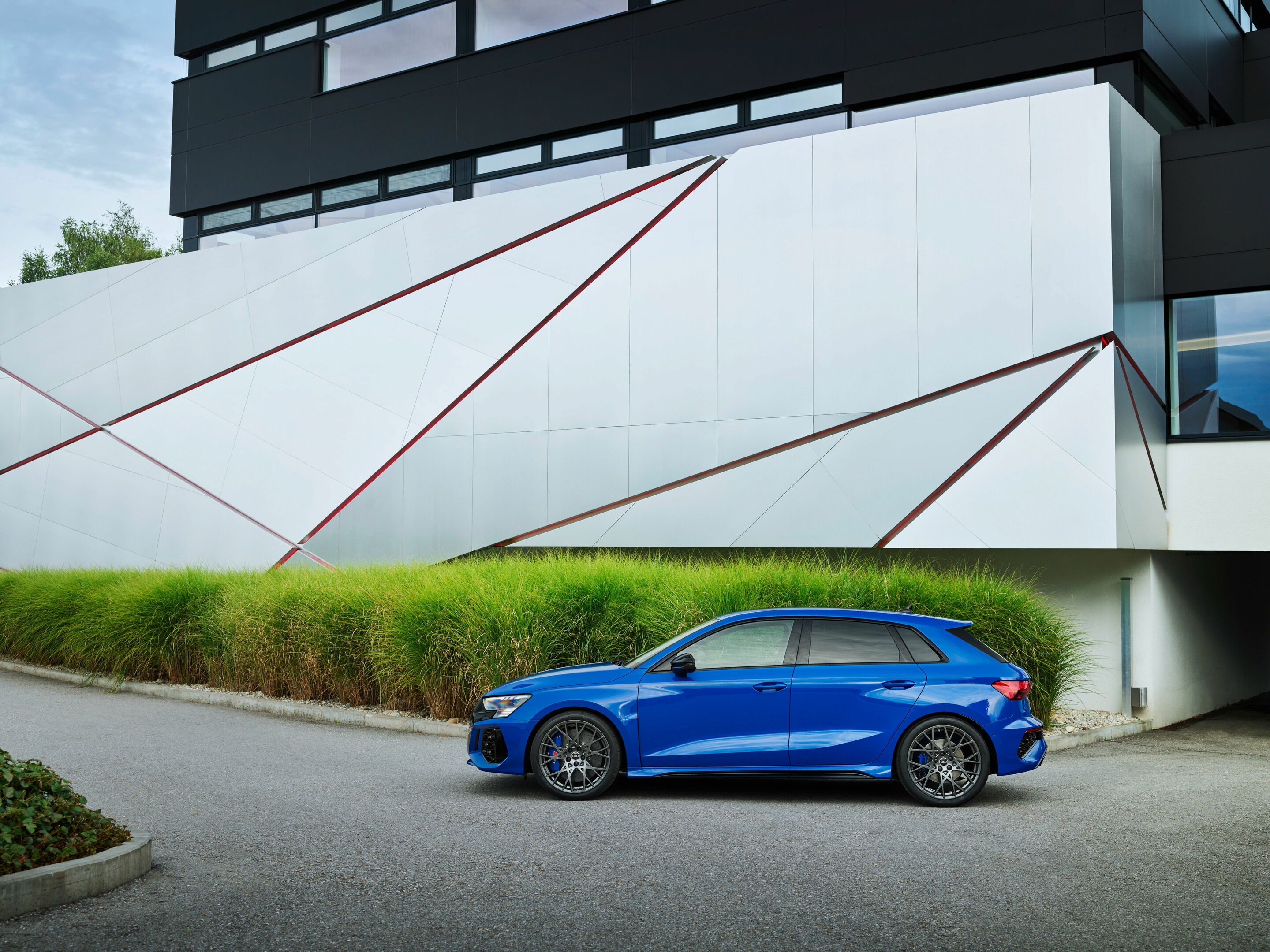 Audi RS 3 Sportback performance edition - Static photo, Colour: Nogaro Blue, Pearl Effect .
