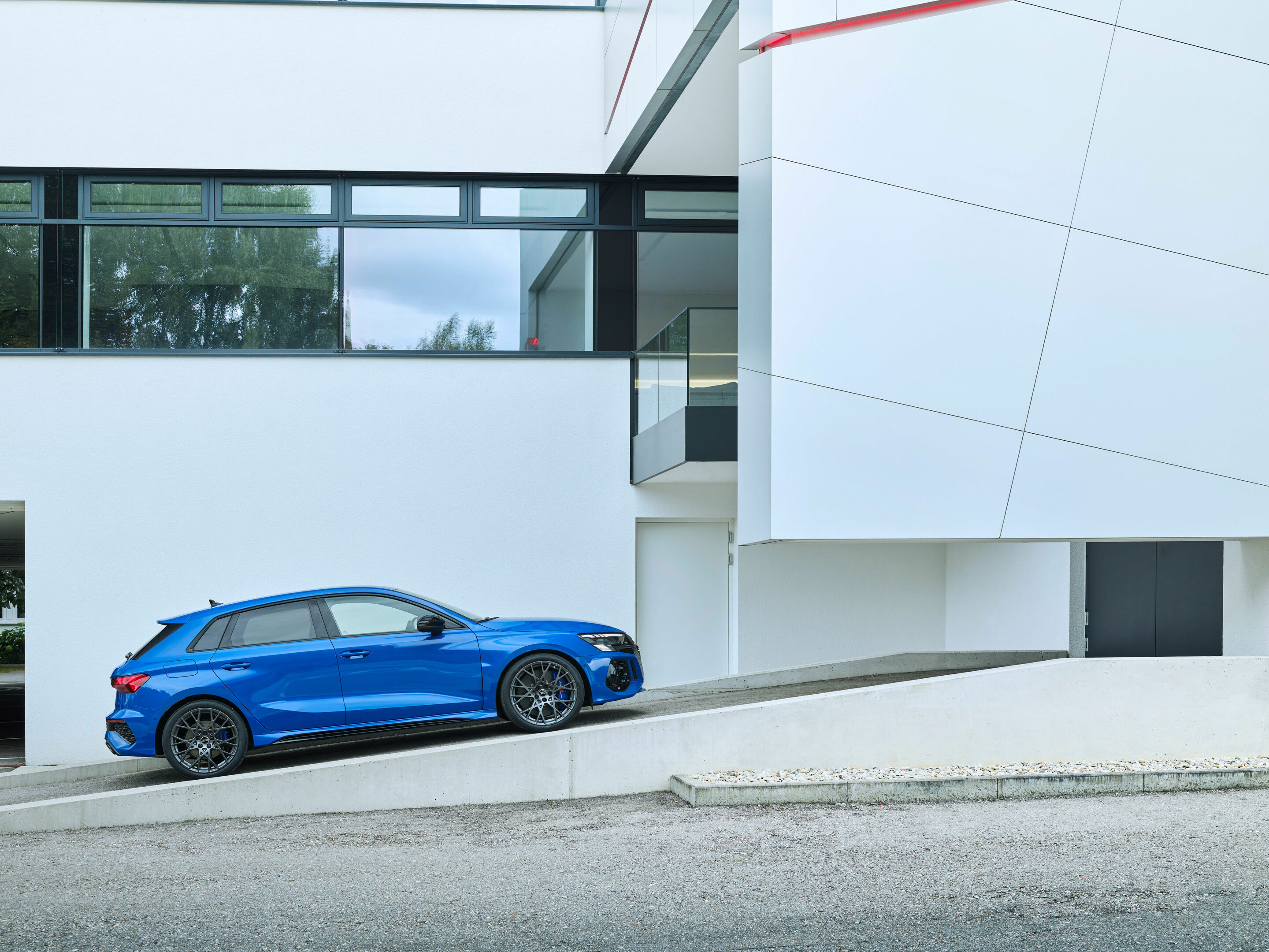Audi RS 3 Sportback performance edition - Static photo, Colour: Nogaro Blue, Pearl Effect .