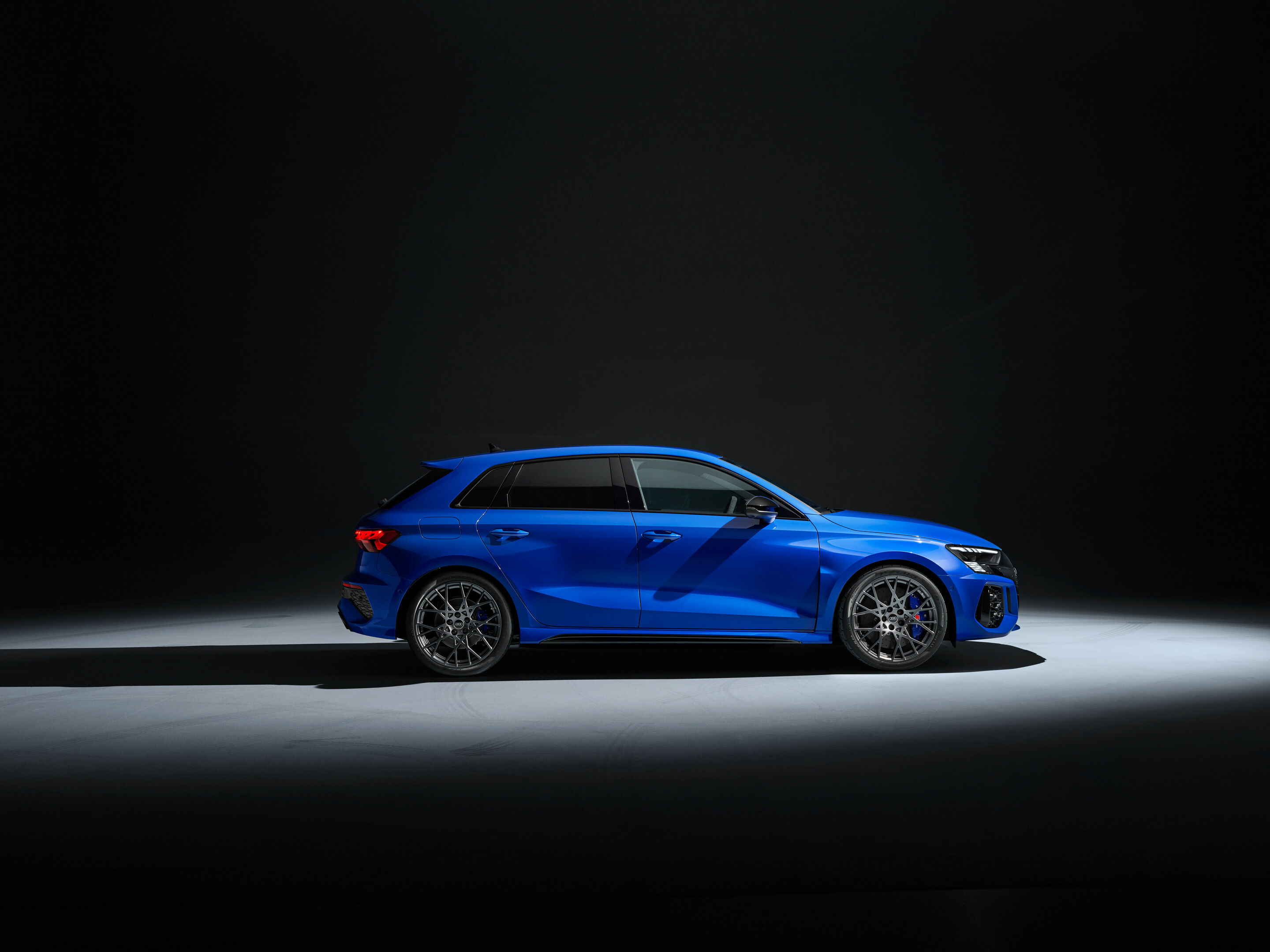 Audi RS 3 Sportback performance edition - Static photo, Colour: Nogaro Blue, Pearl Effect .