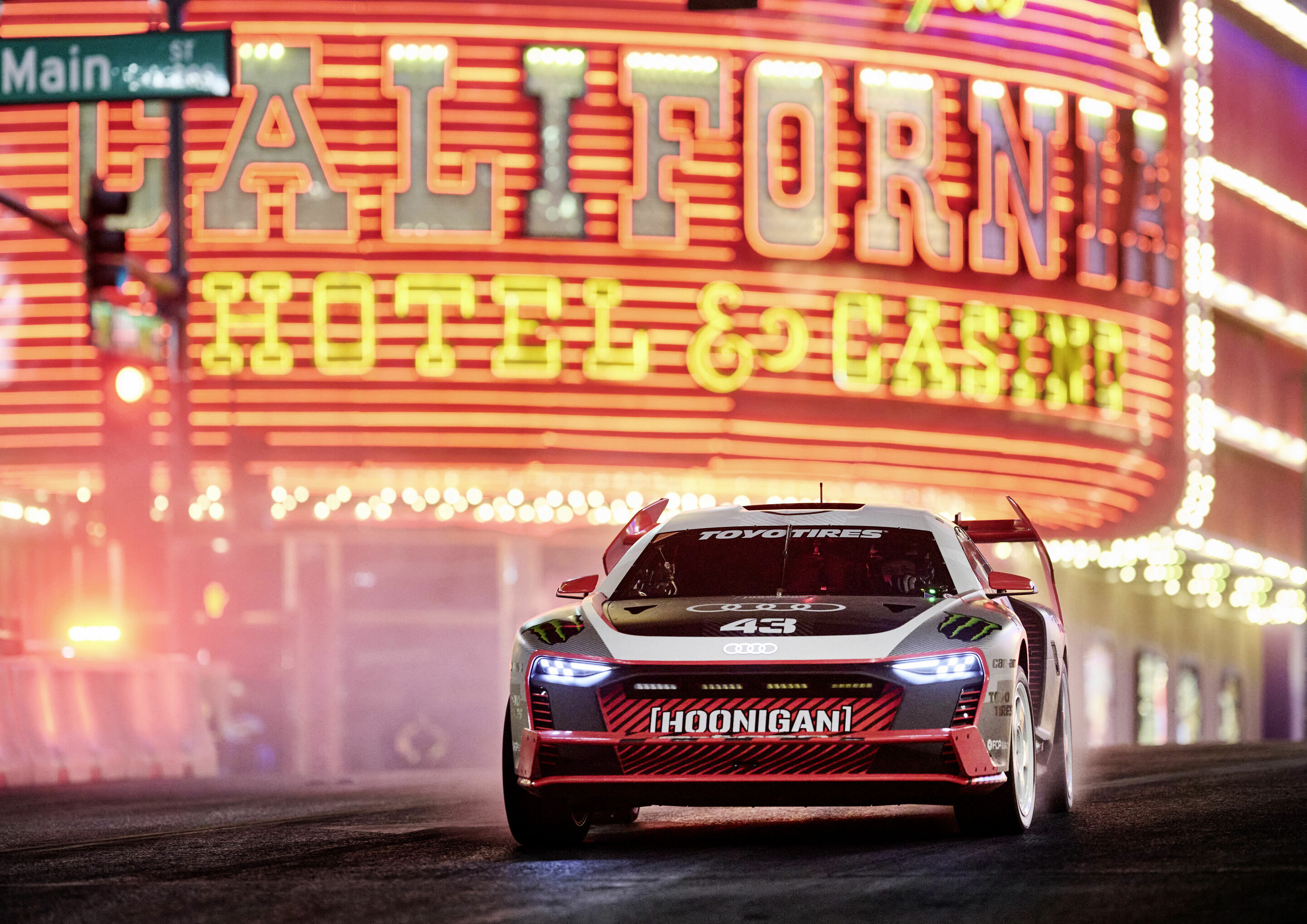 Ken Block und der Audi S1 Hoonitron elektrisieren Las Vegas