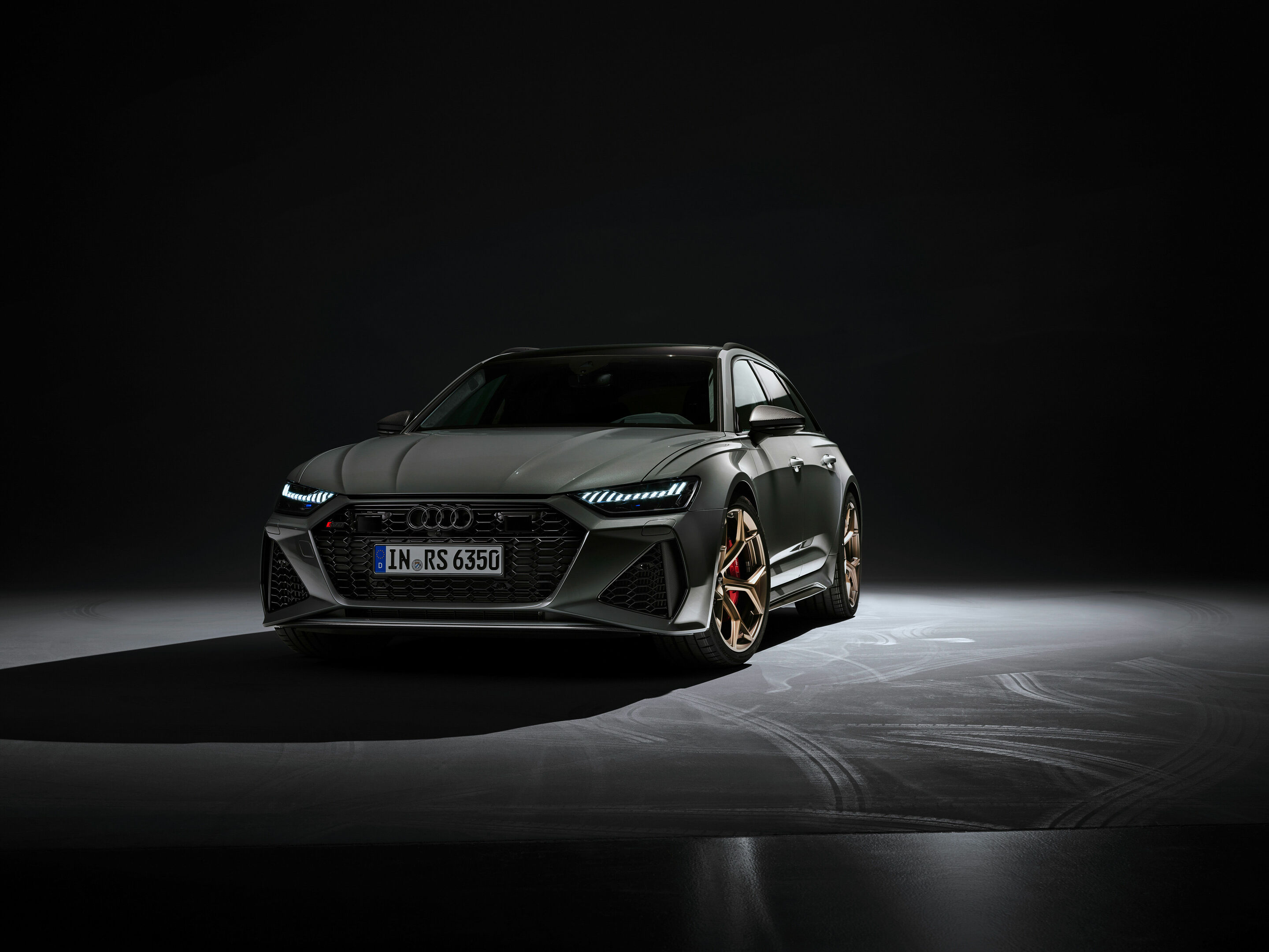 Audi RS 6 Avant performance - Standaufnahme, Farbe: Nimbusgrau in Perleffekt