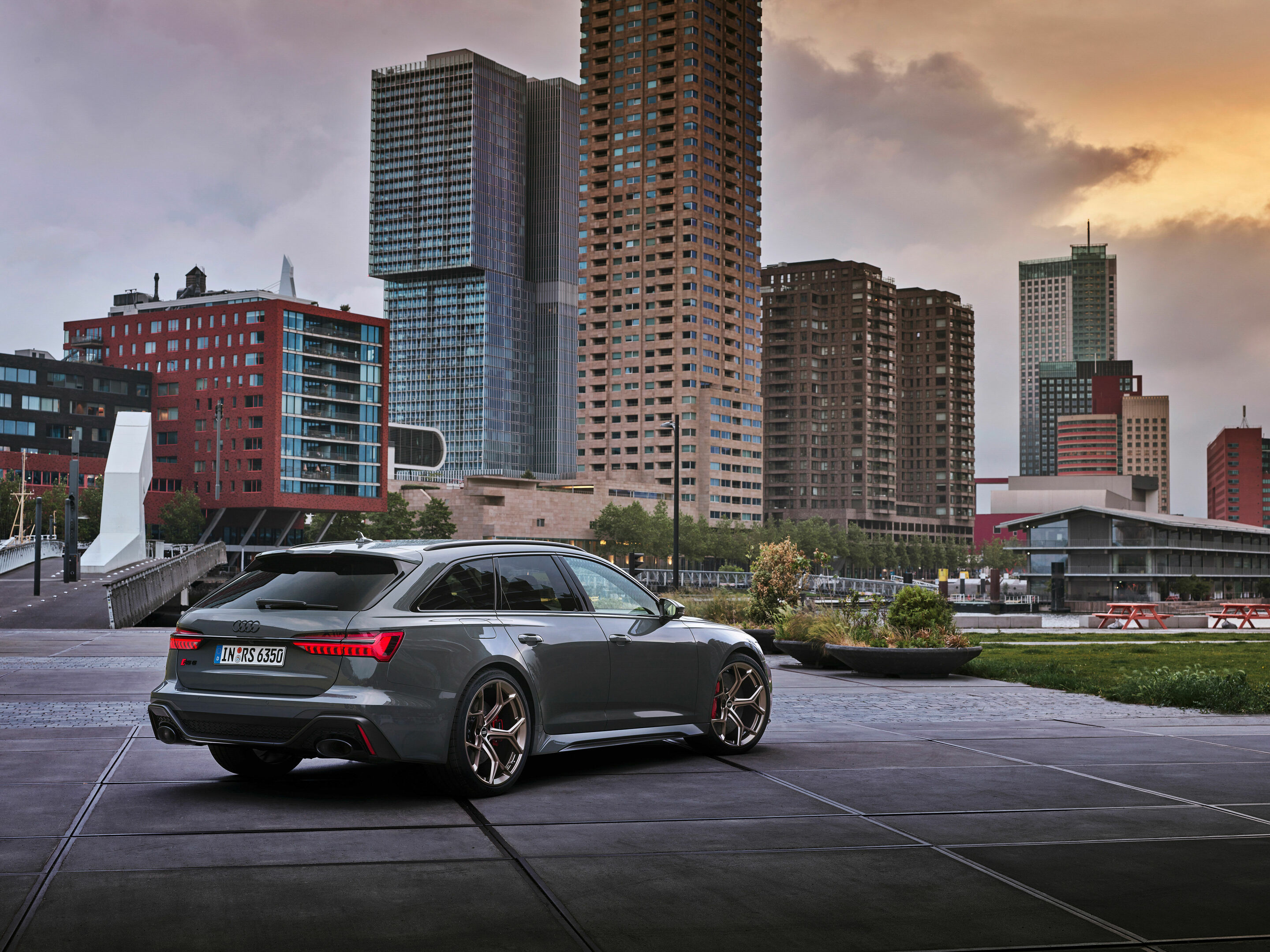 Audi RS 6 Avant performance - Standaufnahme, Farbe: Nimbusgrau in Perleffekt