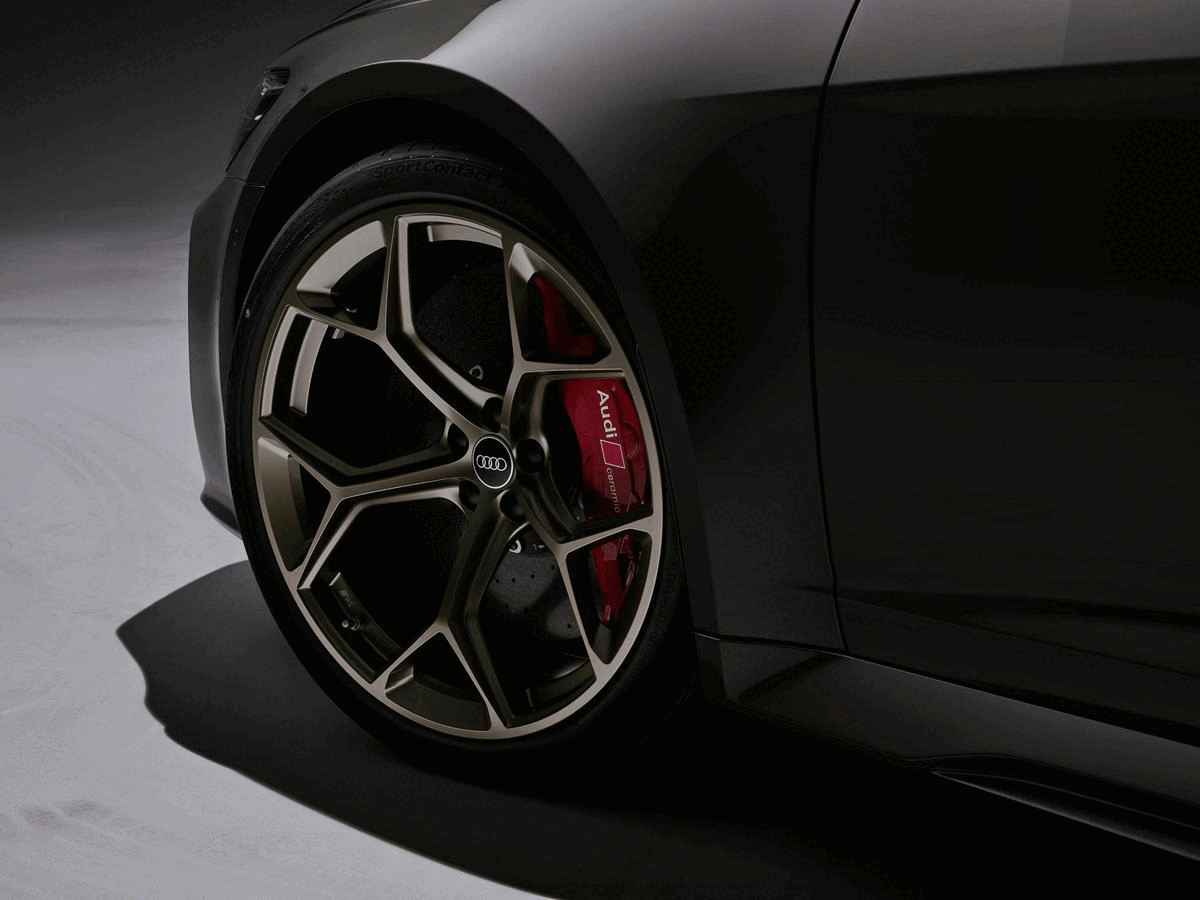 Audi RS 6 Avant performance - Fahraufnahme, Farbe: Nimbusgrau in Perleffekt