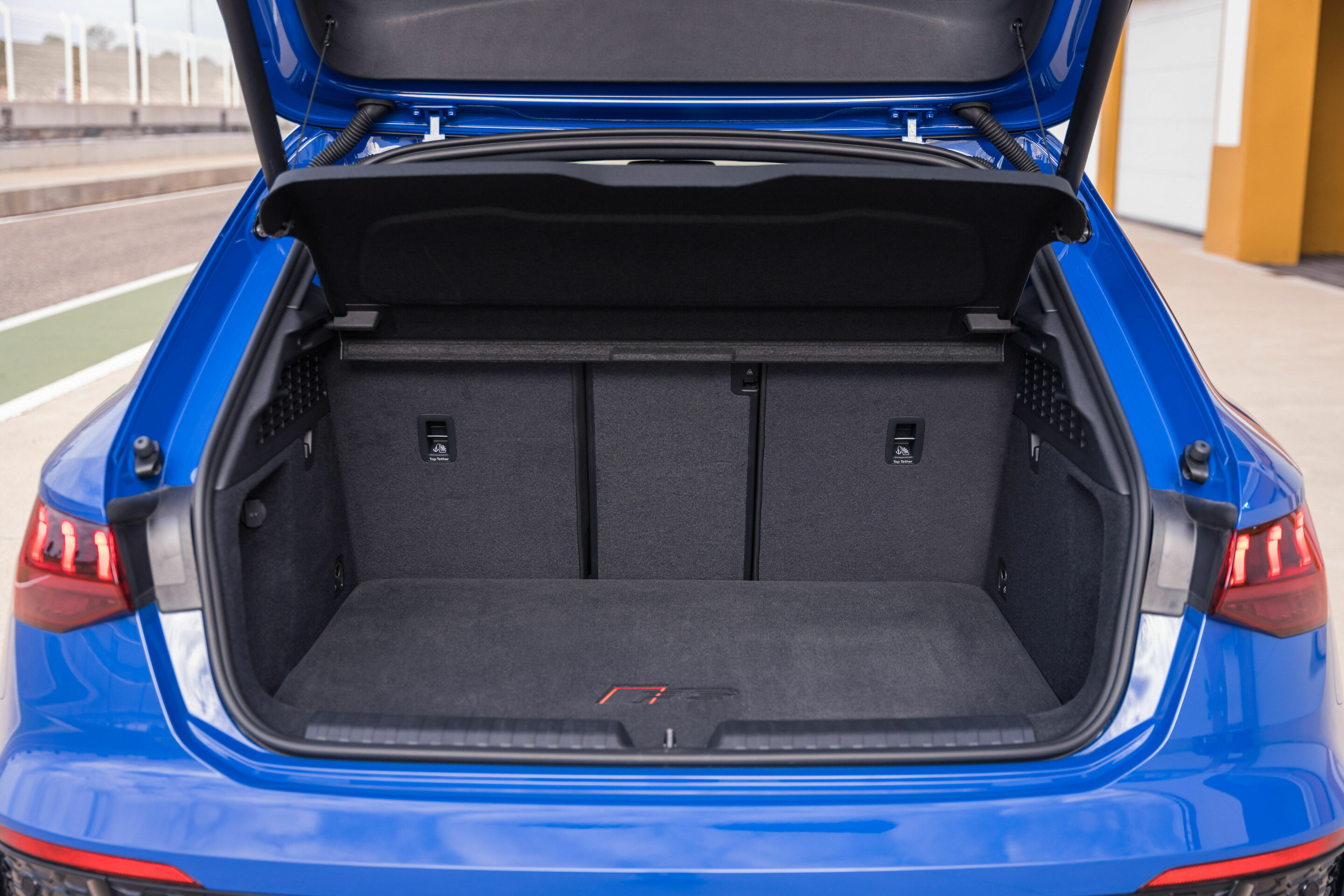 Audi RS 3 Sportback performance edition - Luggage compartment