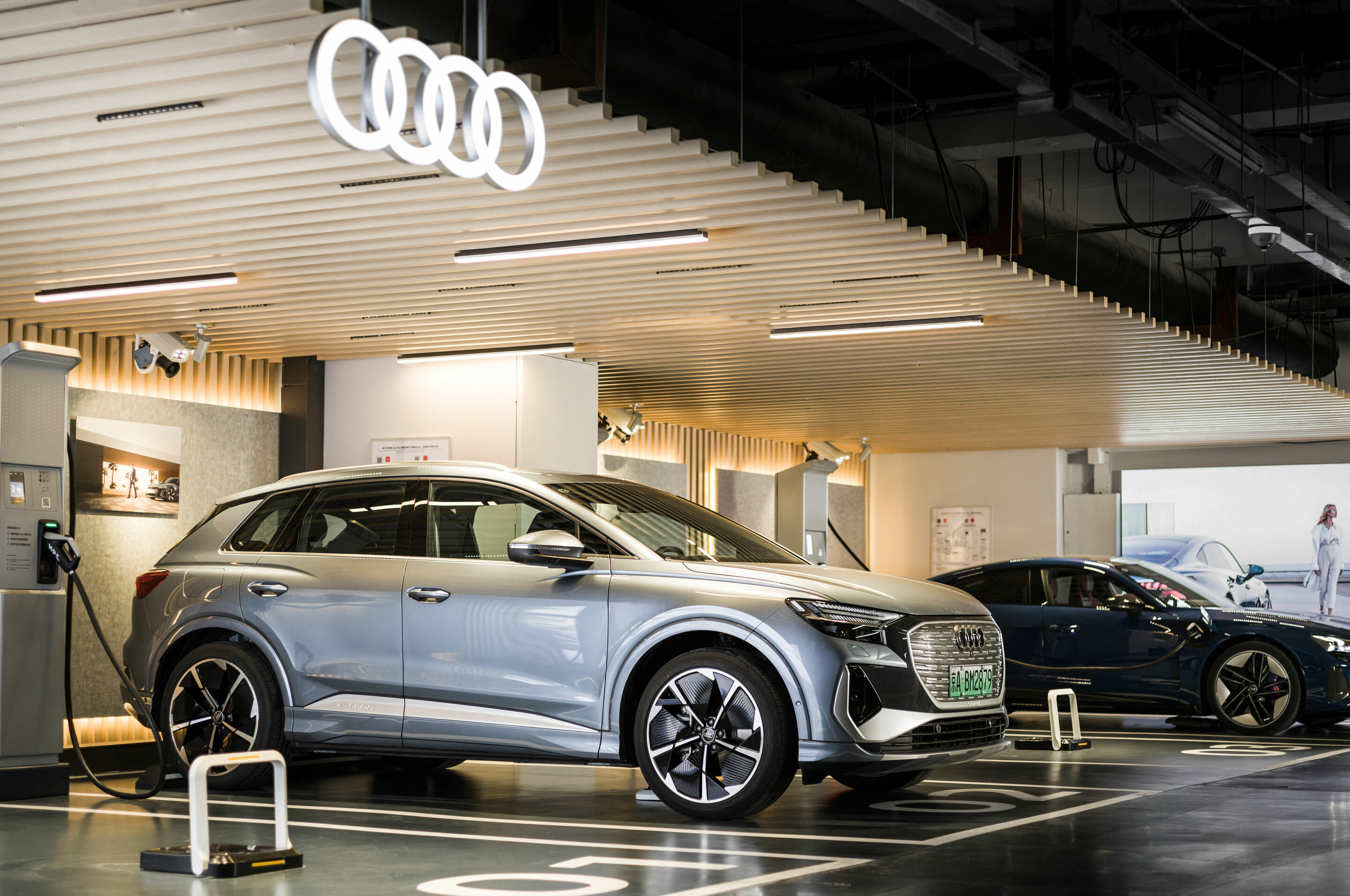Audi Ladestation in Peking - Audi Q4 e-tron, Audi RS e-tron GT