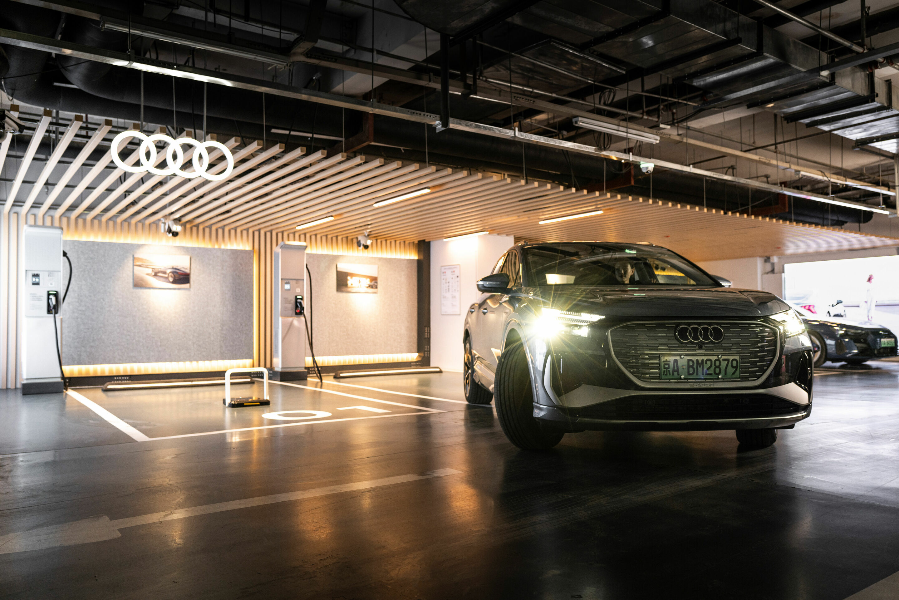 Audi Ladestation in Peking - Audi Q4 e-tron