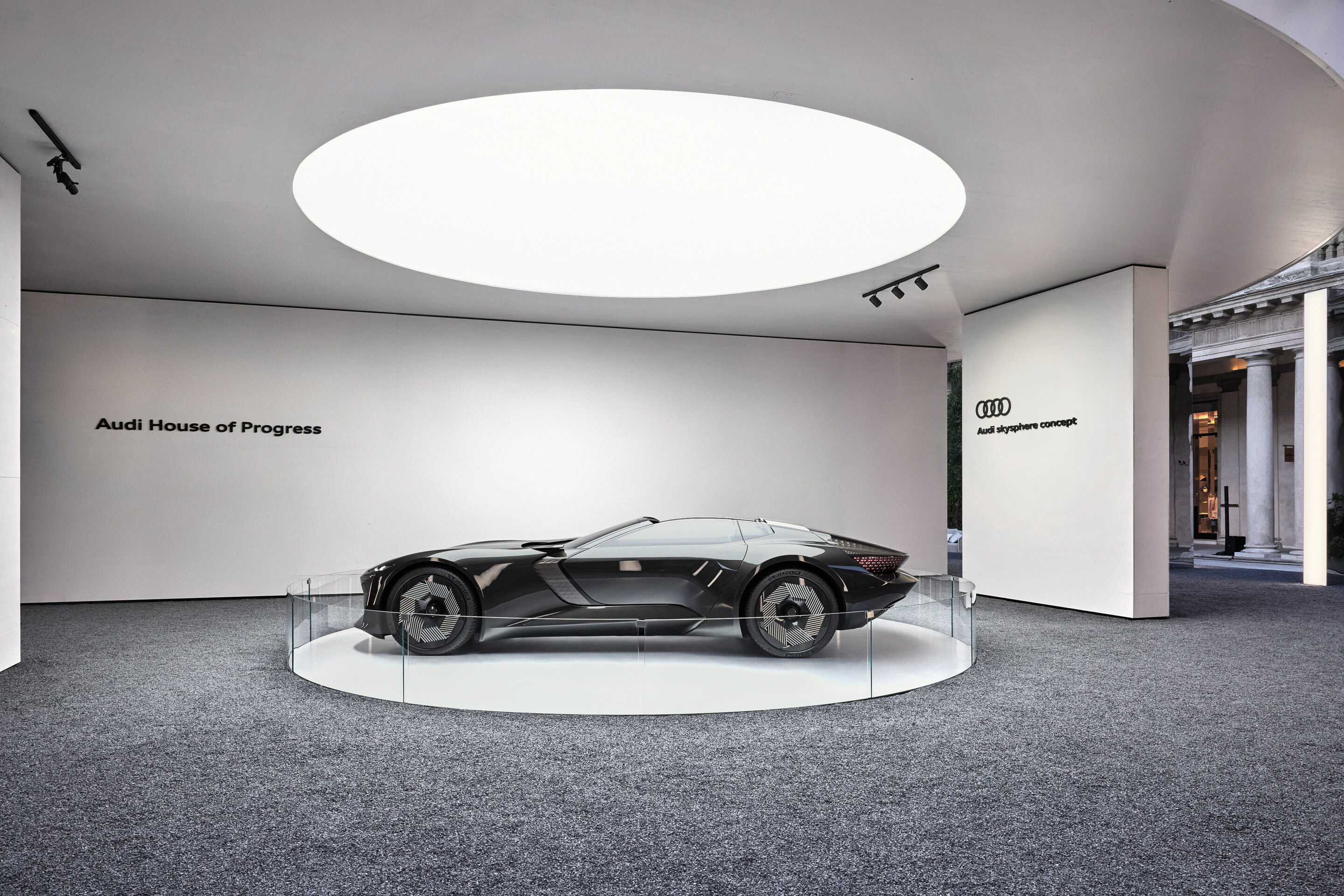 Milan Design Week 2023 - Im Rampenlicht des House of Progress steht der Audi skysphere concept. Das Konzeptfahrzeug macht die Zukunft der Premiummobilität hautnah erlebbar.