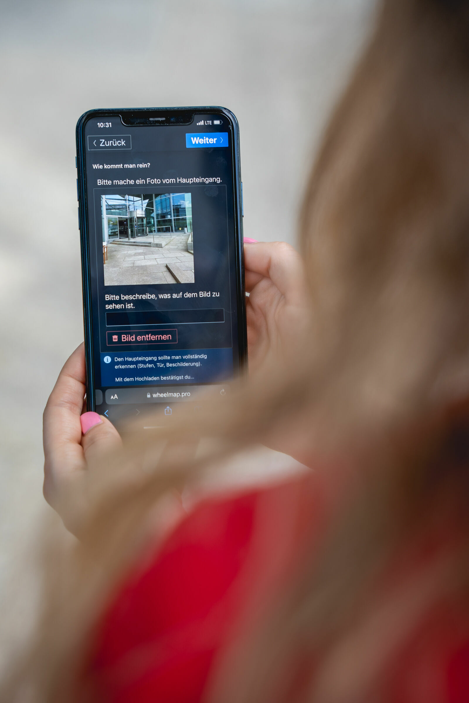 Audi Social Day - Mitarbeitende werden am 24. Juni 2023 ihre Umgebung erkunden und die Zugänglichkeit verschiedener Orte für Rollstuhlfahrer_innen beurteilen.