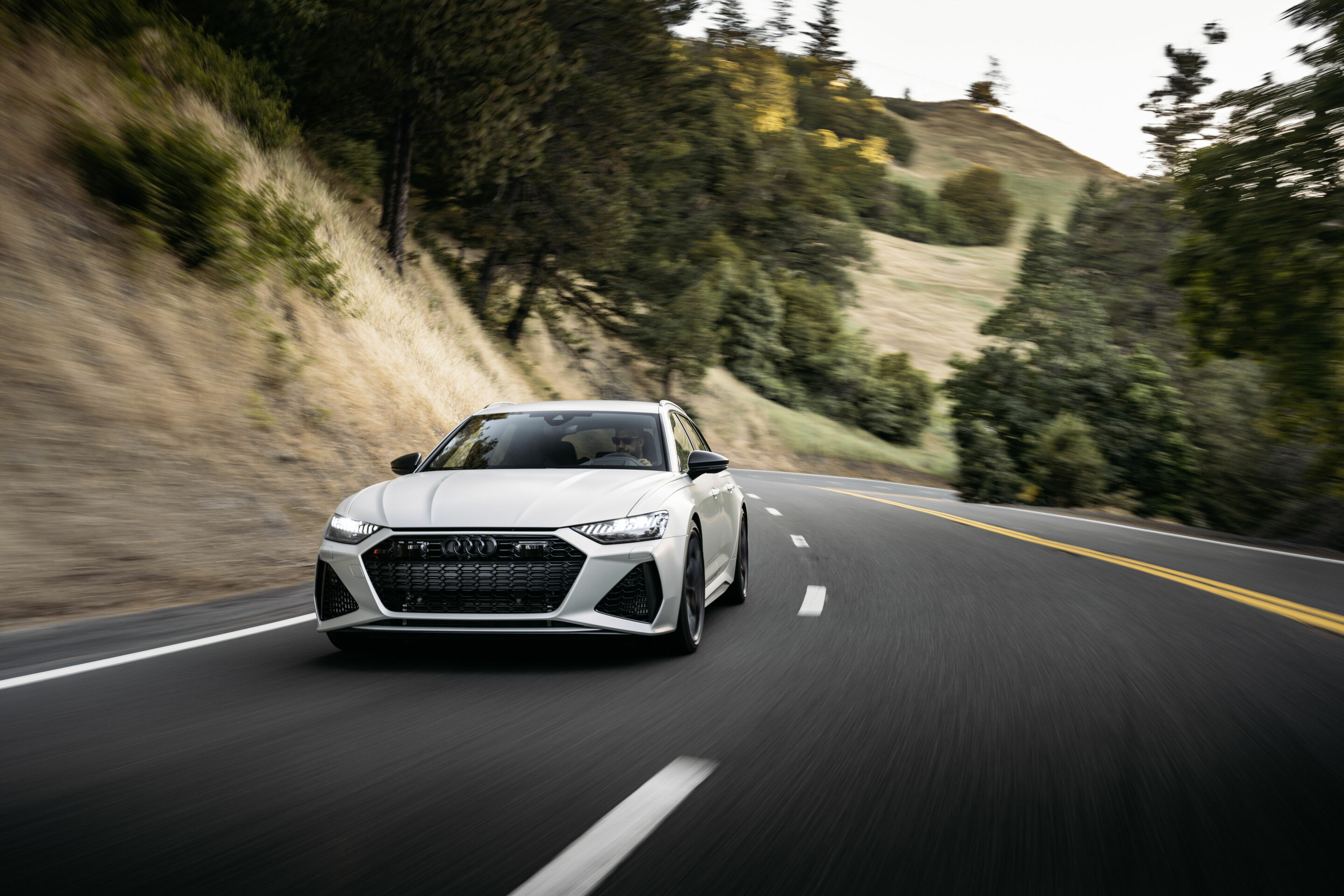 Audi RS 6 Avant performance - Fahraufnahme,
Farbe: Tausilber