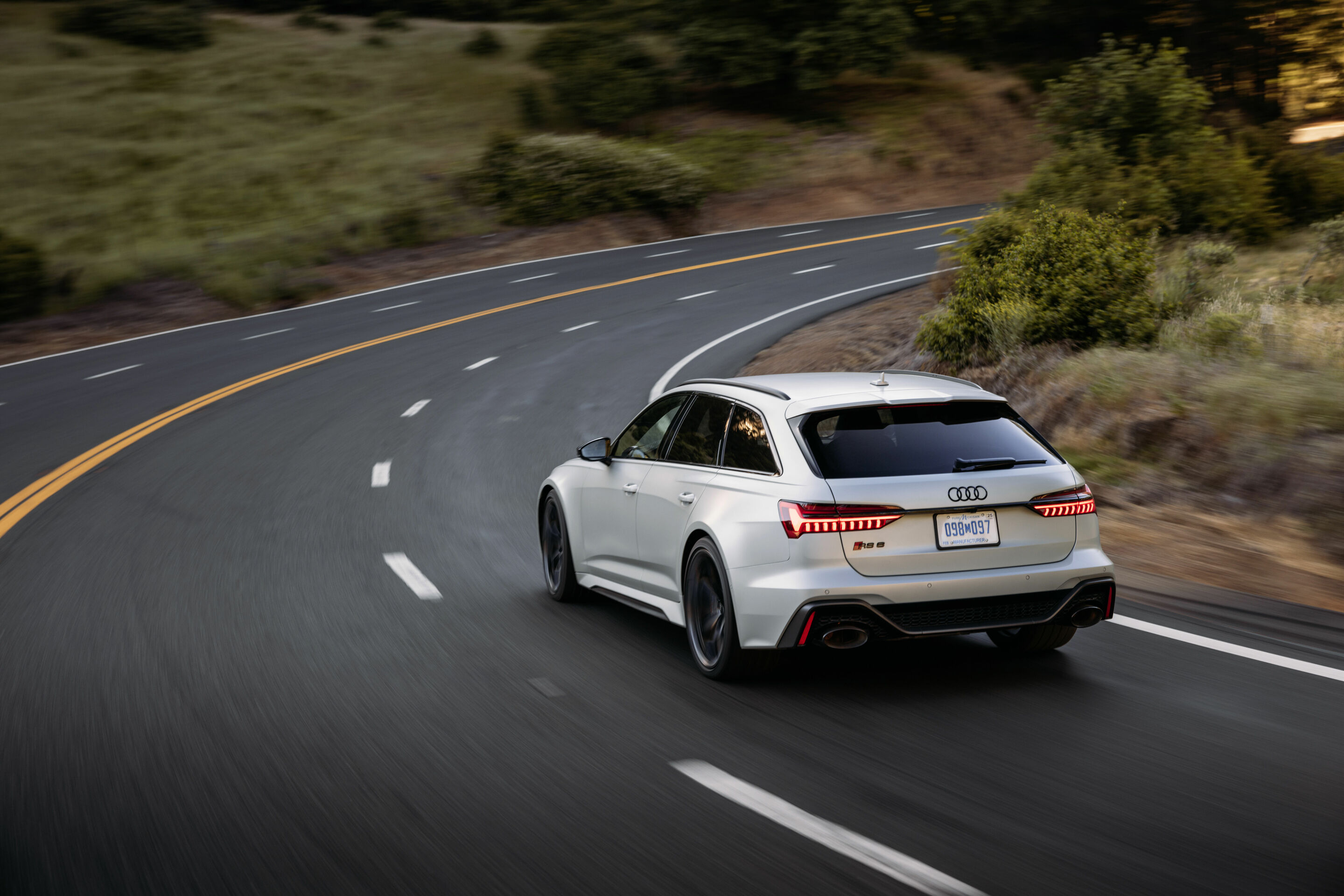 Audi RS 6 Avant performance - Fahraufnahme,
Farbe: Tausilber