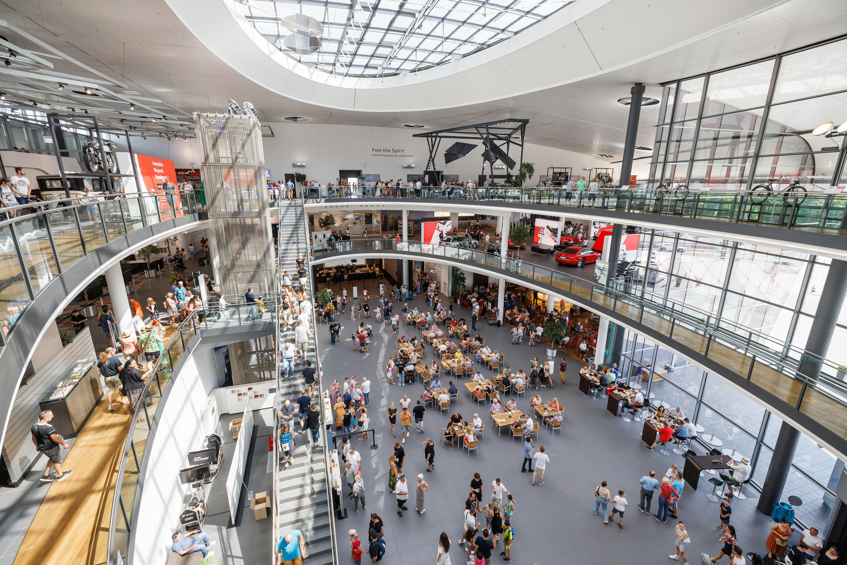 Familientag: Audi Neckarsulm feiert „150 Jahre Motor des Wandels“ - Am 8. Juli 2023 feierten rund 40.000 Menschen beim großen Audi Familientag am Standort Neckarsulm 150 Jahre Firmengeschichte. Im Werk Neckarsulm und in den Böllinger Höfen in Heilbronn...