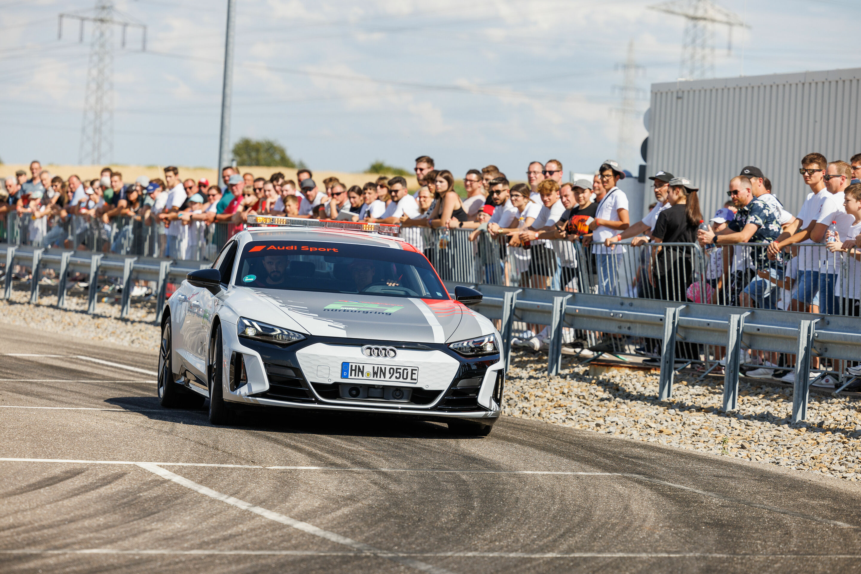 Familientag: Audi Neckarsulm feiert „150 Jahre Motor des Wandels“ - Am 8. Juli 2023 feierten rund 40.000 Menschen beim großen Audi Familientag am Standort Neckarsulm 150 Jahre Firmengeschichte. Im Werk Neckarsulm und in den Böllinger Höfen in Heilbronn...