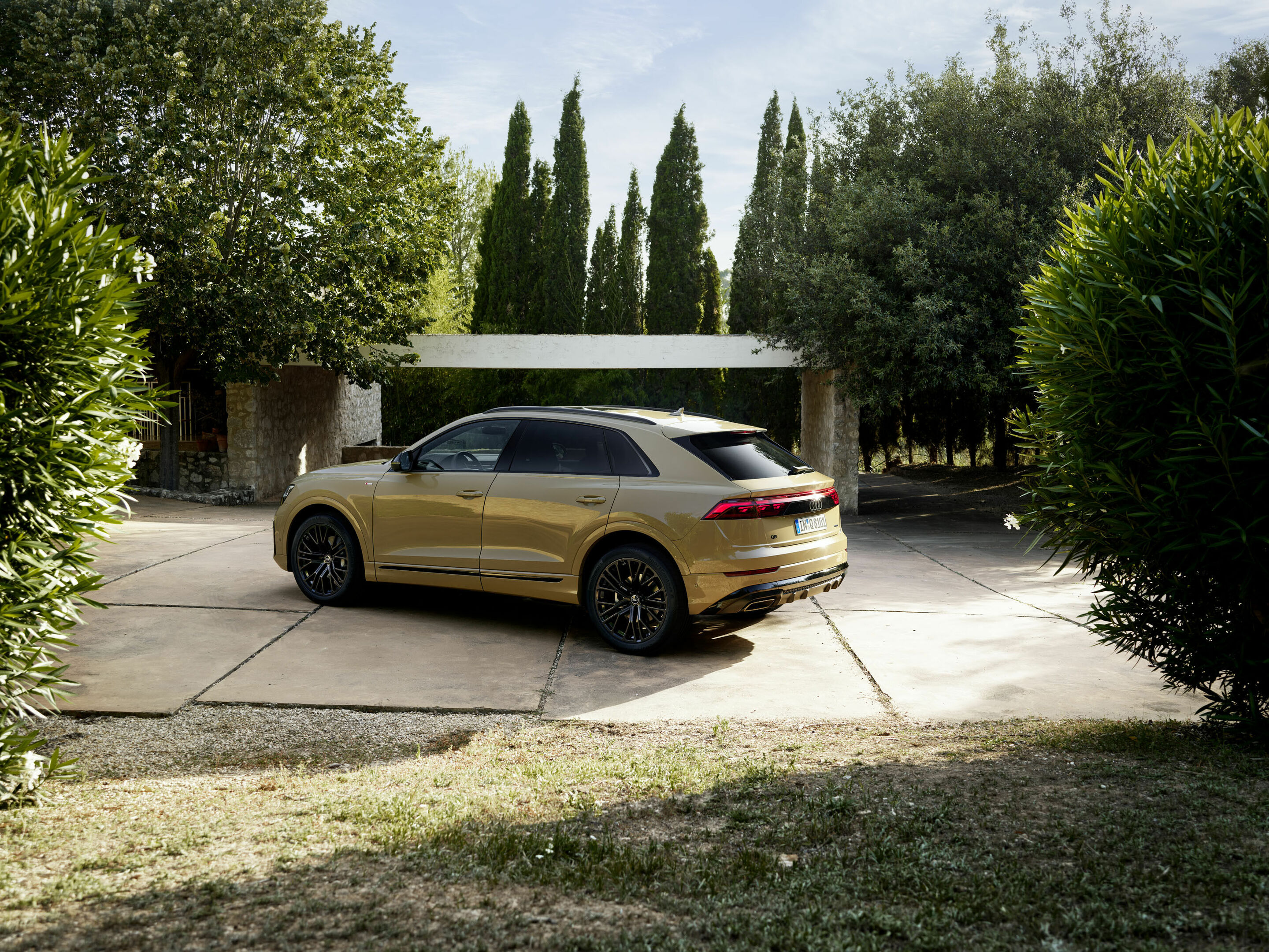 Audi Q8 - Static photo,
Colour: Sakhir gold metallic