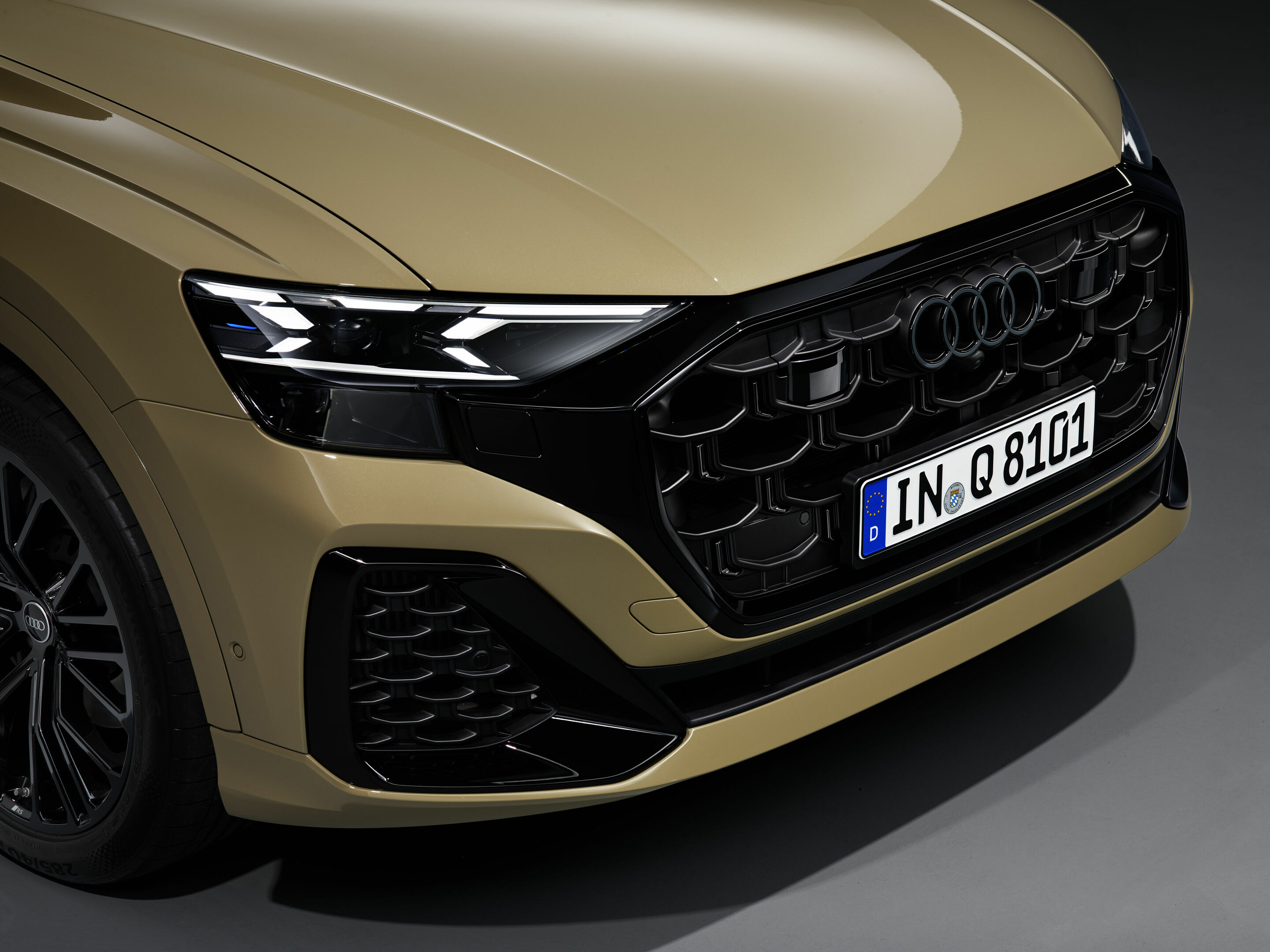 Audi Q8 - Detail,
Colour: Sakhir gold metallic
