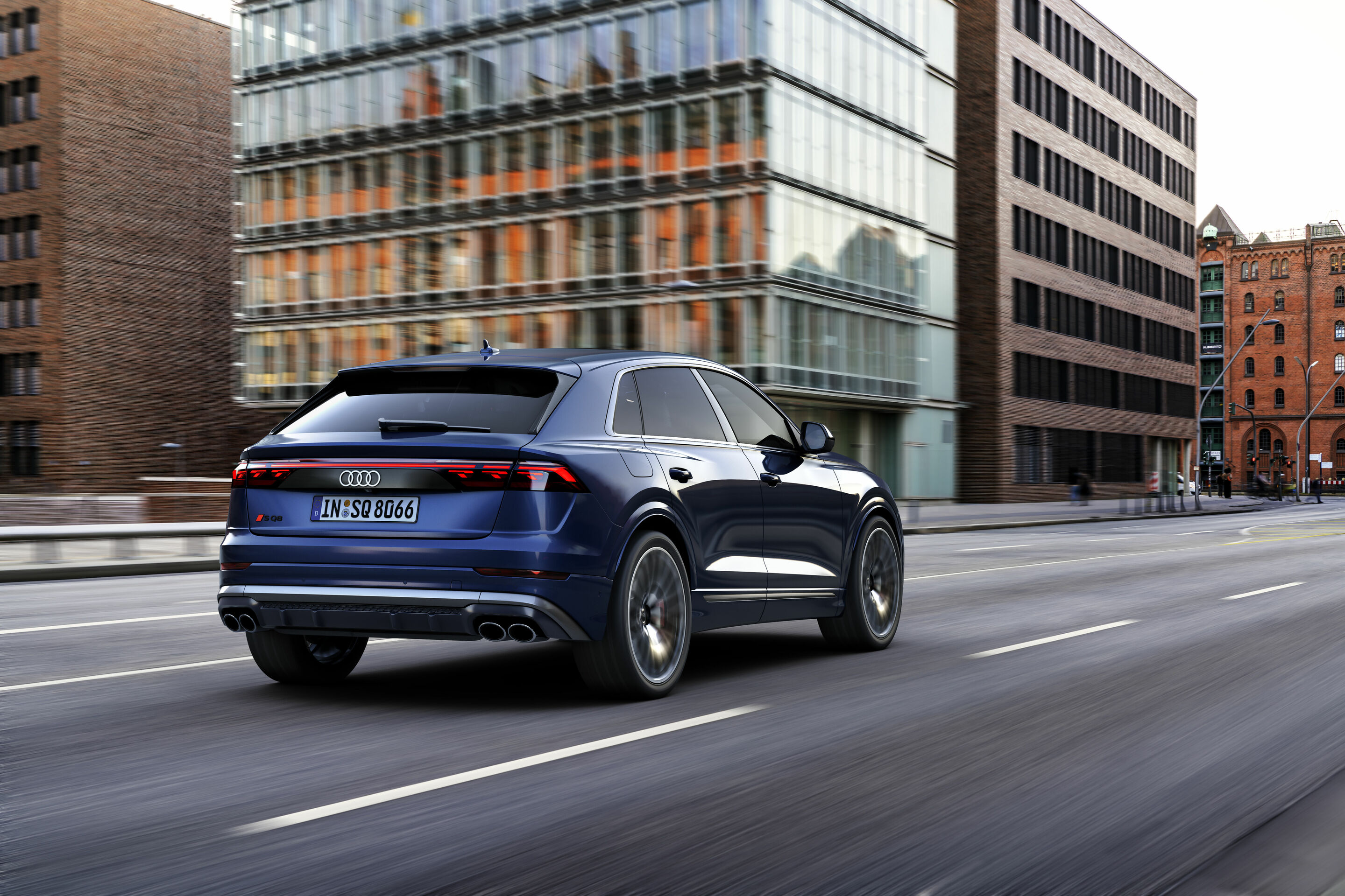 Audi SQ8 TFSI - Dynamic photo,
Colour: Waitomo blue