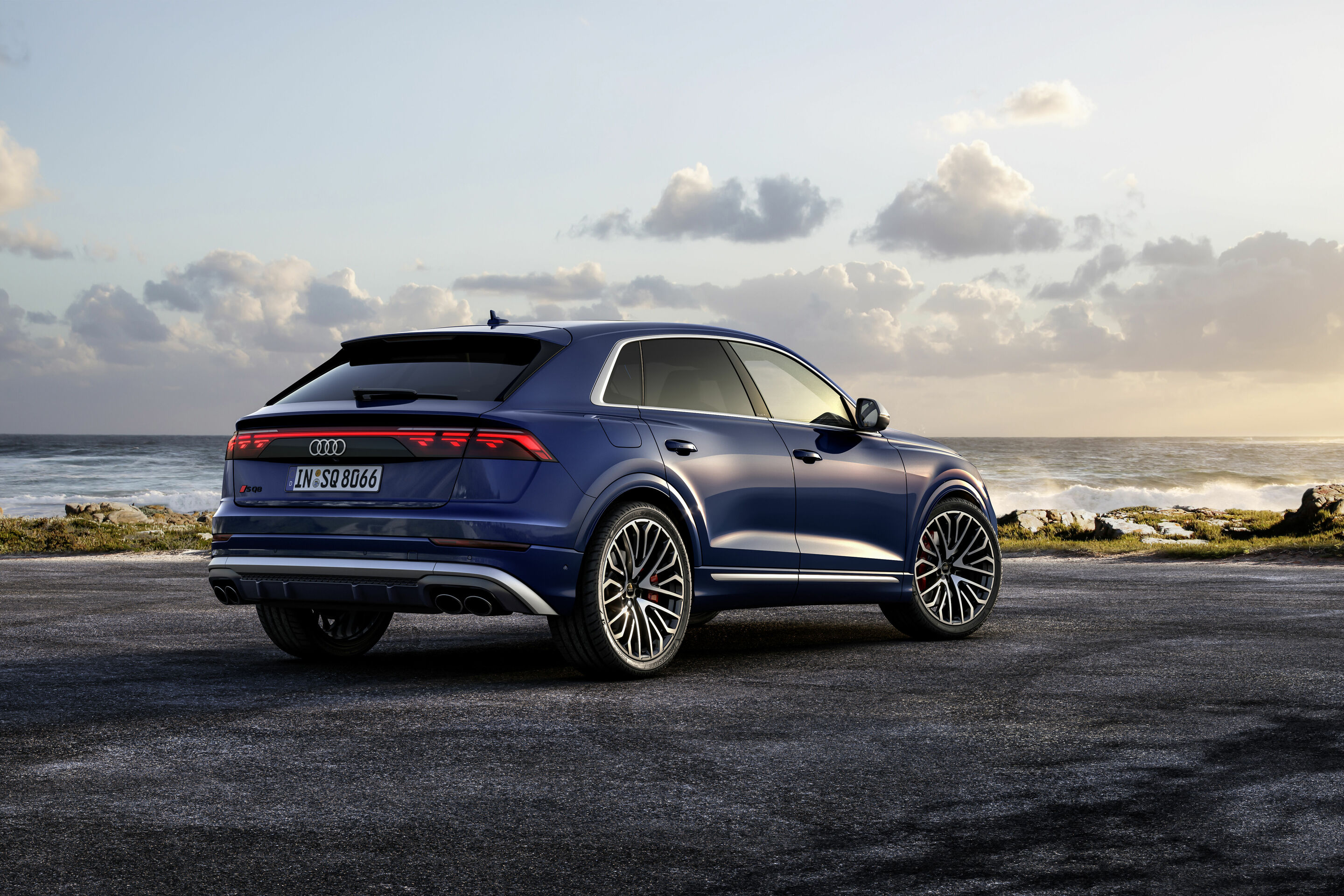 Audi SQ8 TFSI - Static photo,
Colour: Waitomo blue