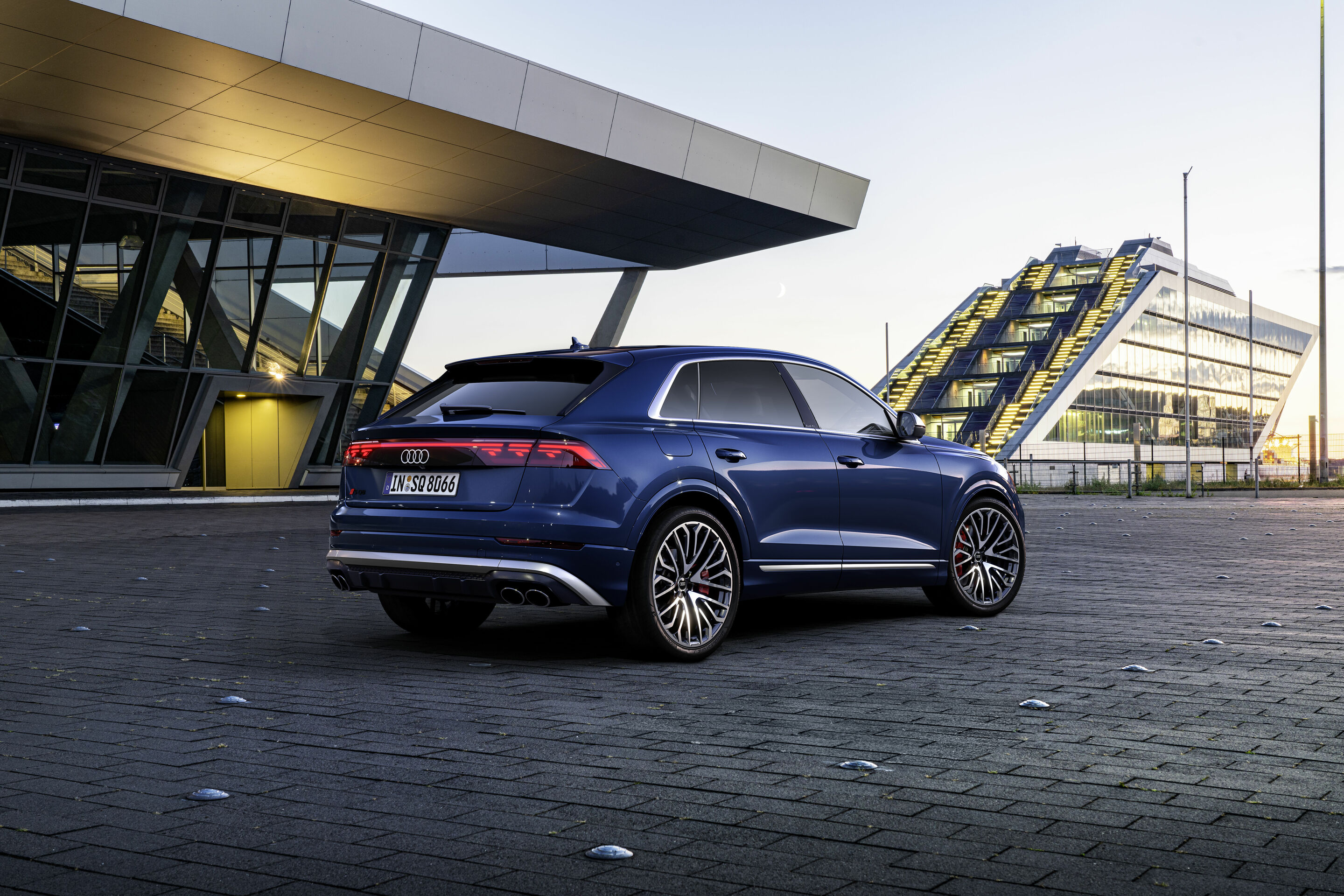 Audi SQ8 TFSI - Static photo,
Colour: Waitomo blue