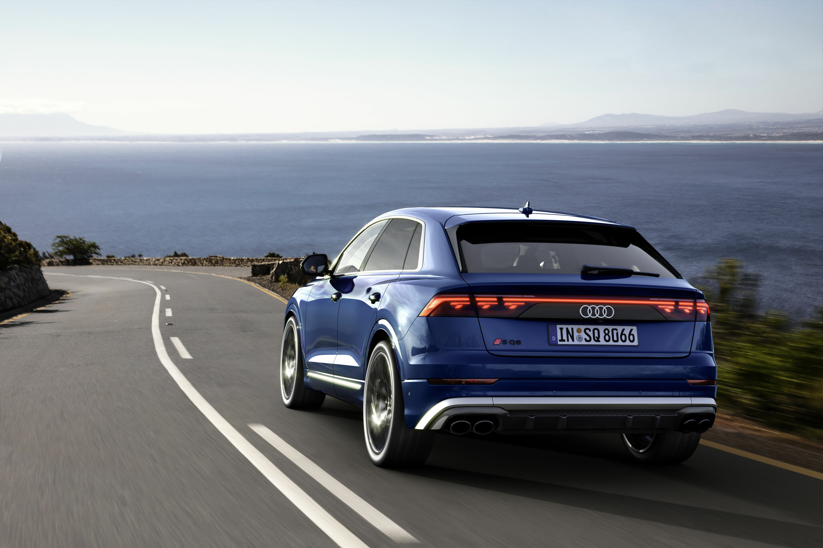 Audi SQ8 TFSI - Dynamic photo,
Colour: Waitomo blue