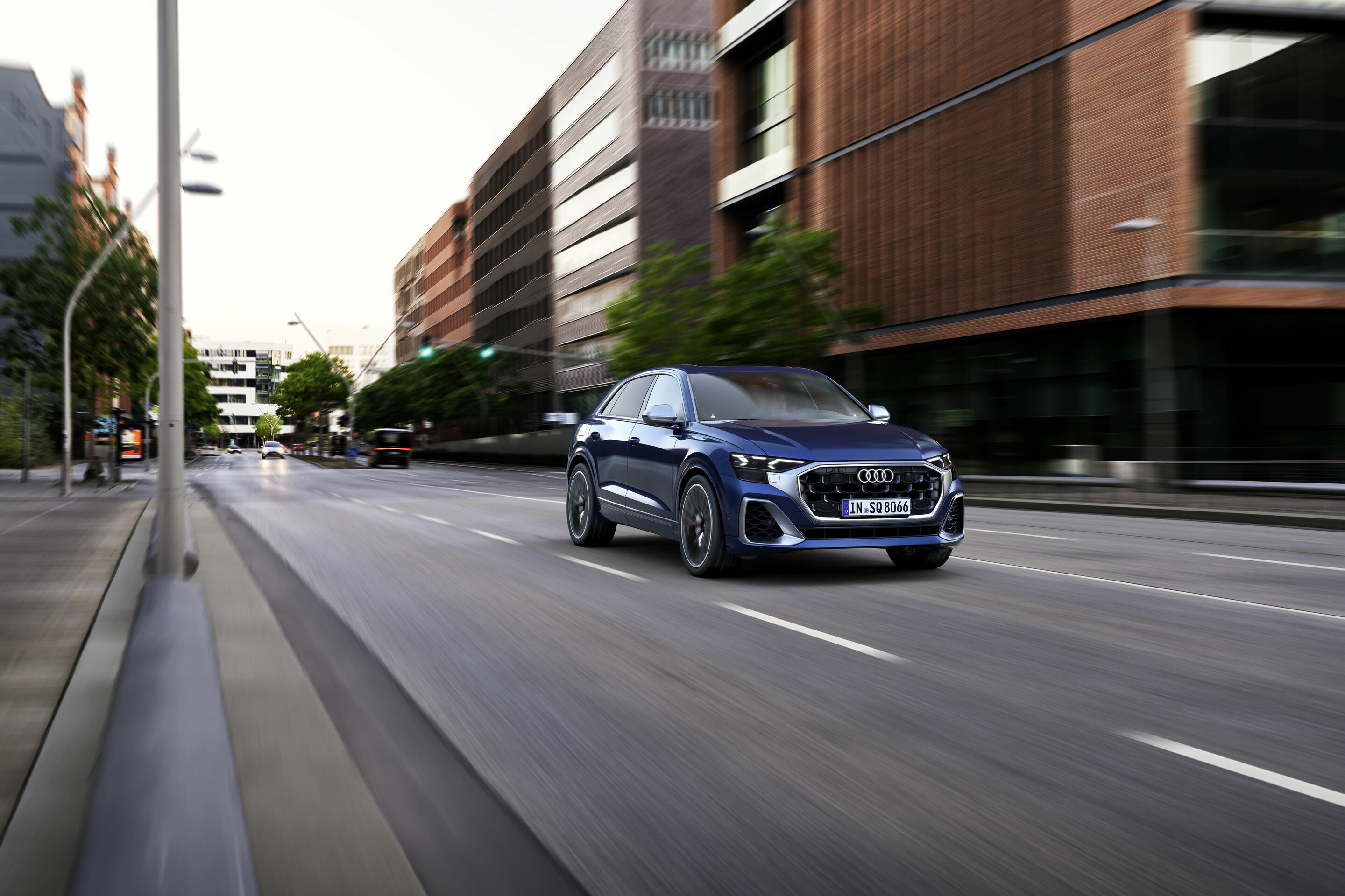 Audi SQ8 TFSI - Dynamic photo,
Colour: Waitomo blue