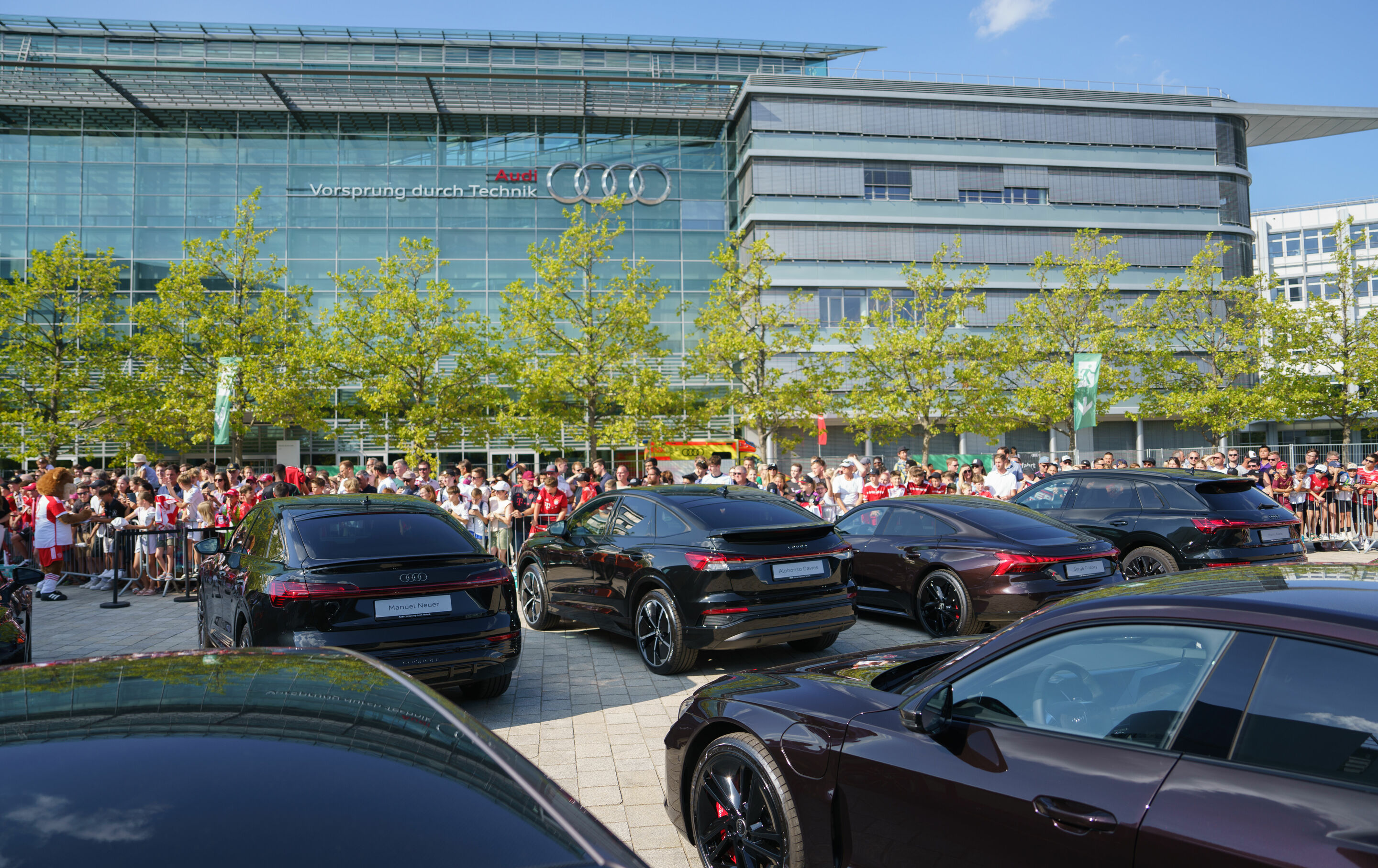 FC Bayern receives new company cars – Audi sells players’ previous cars - Vehicle handover at the Audi Piazza in Ingolstadt