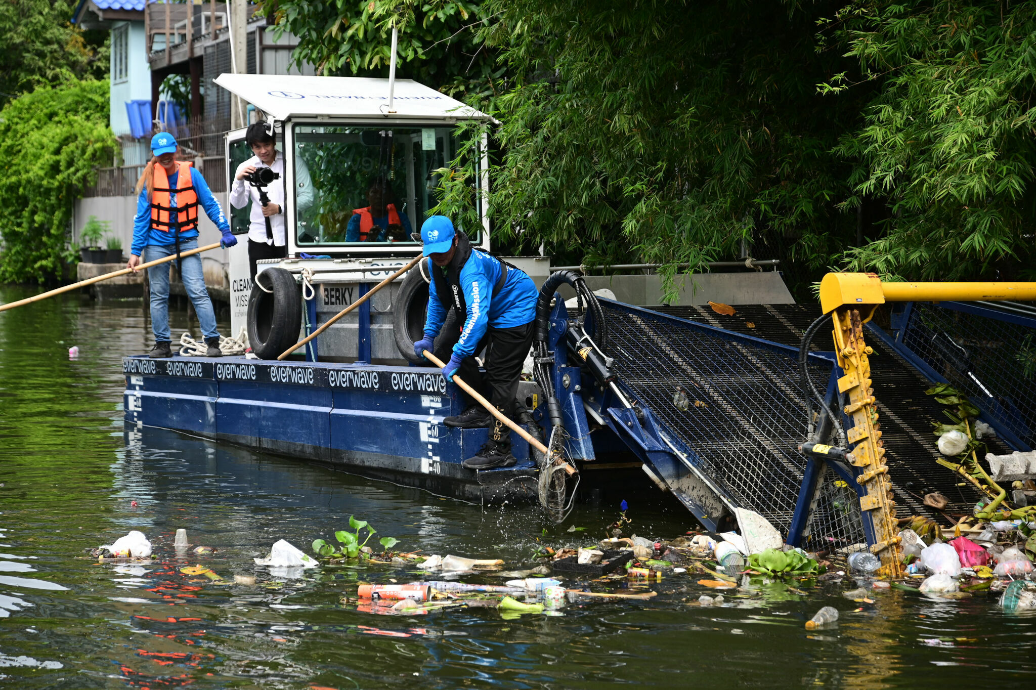 Mit Hightech und lokalen Partnern gegen den Plastikmüll in Thailands Flüssen