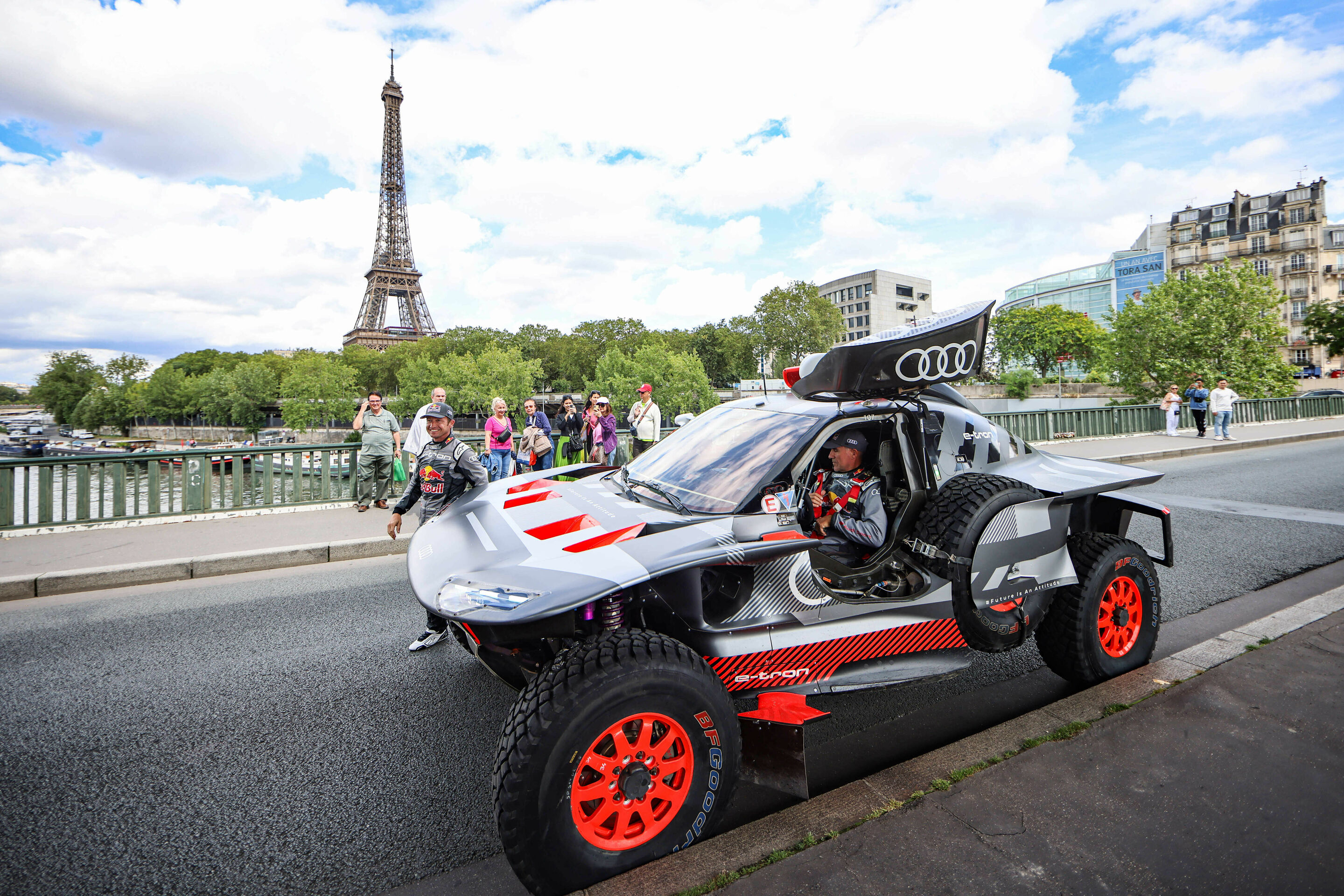 #DakarCityTour 2023: Paris - Audi RS Q e-tron (Team Audi Sport), Stéphane Peterhansel/Edouard Boulanger