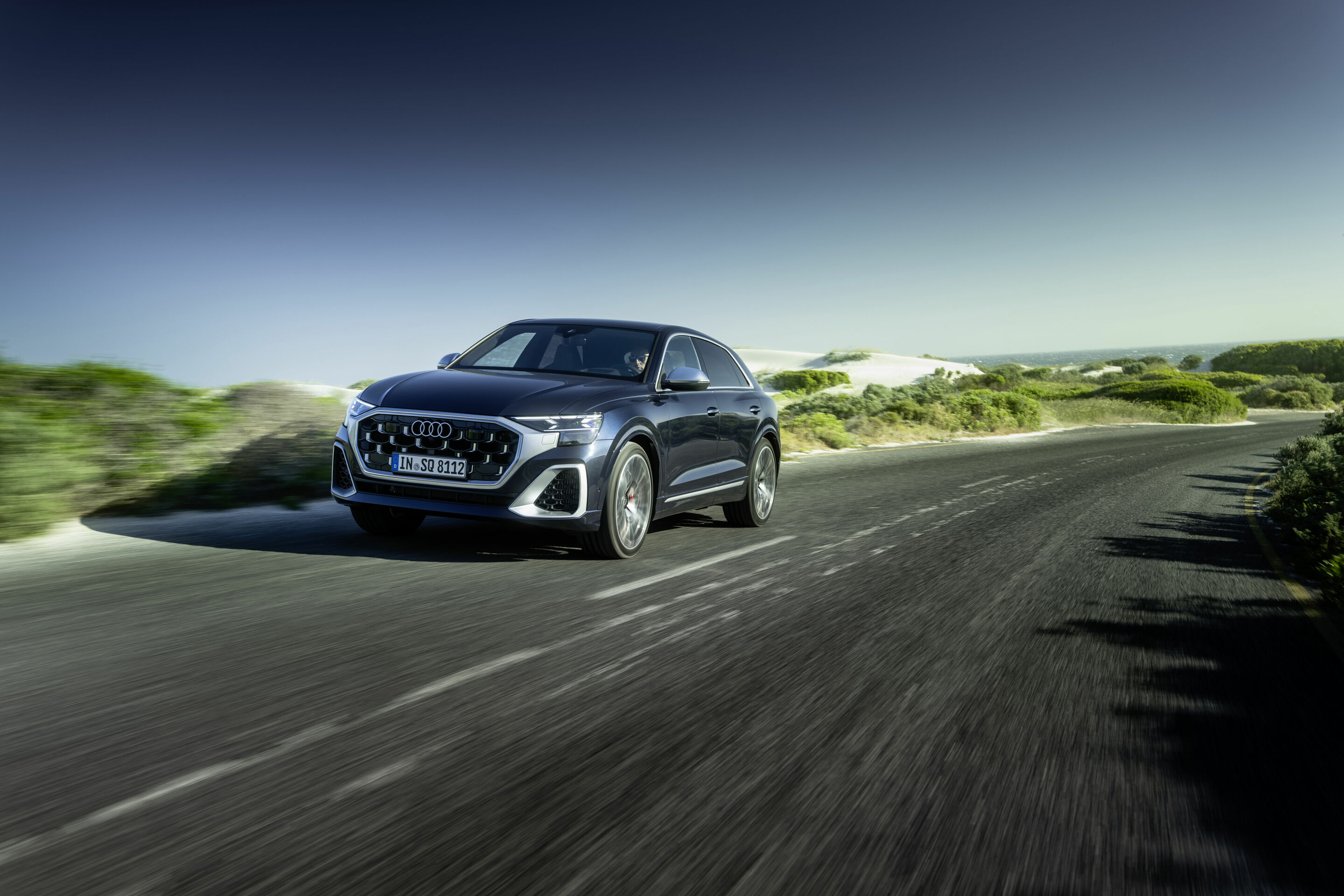 Audi SQ8 TFSI - Dynamic photo,
Colour: Waitomo blue