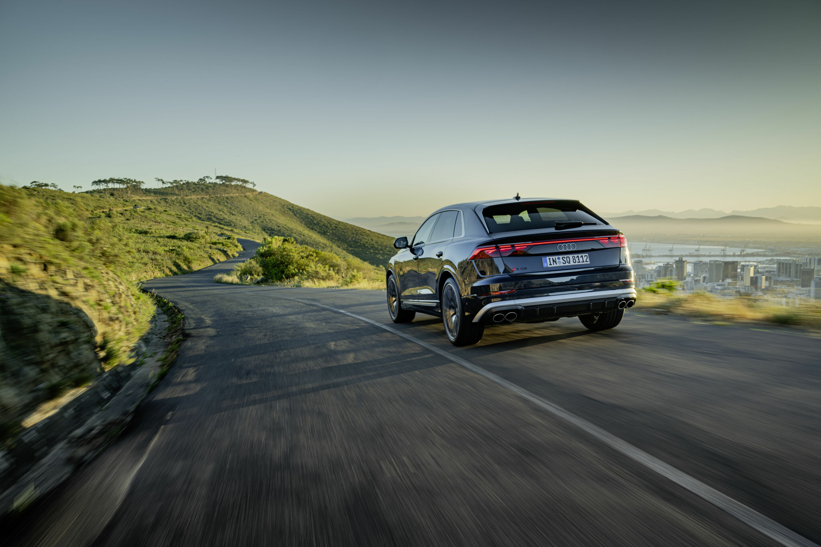 Audi SQ8 TFSI - Dynamic photo,
Colour: Waitomo blue