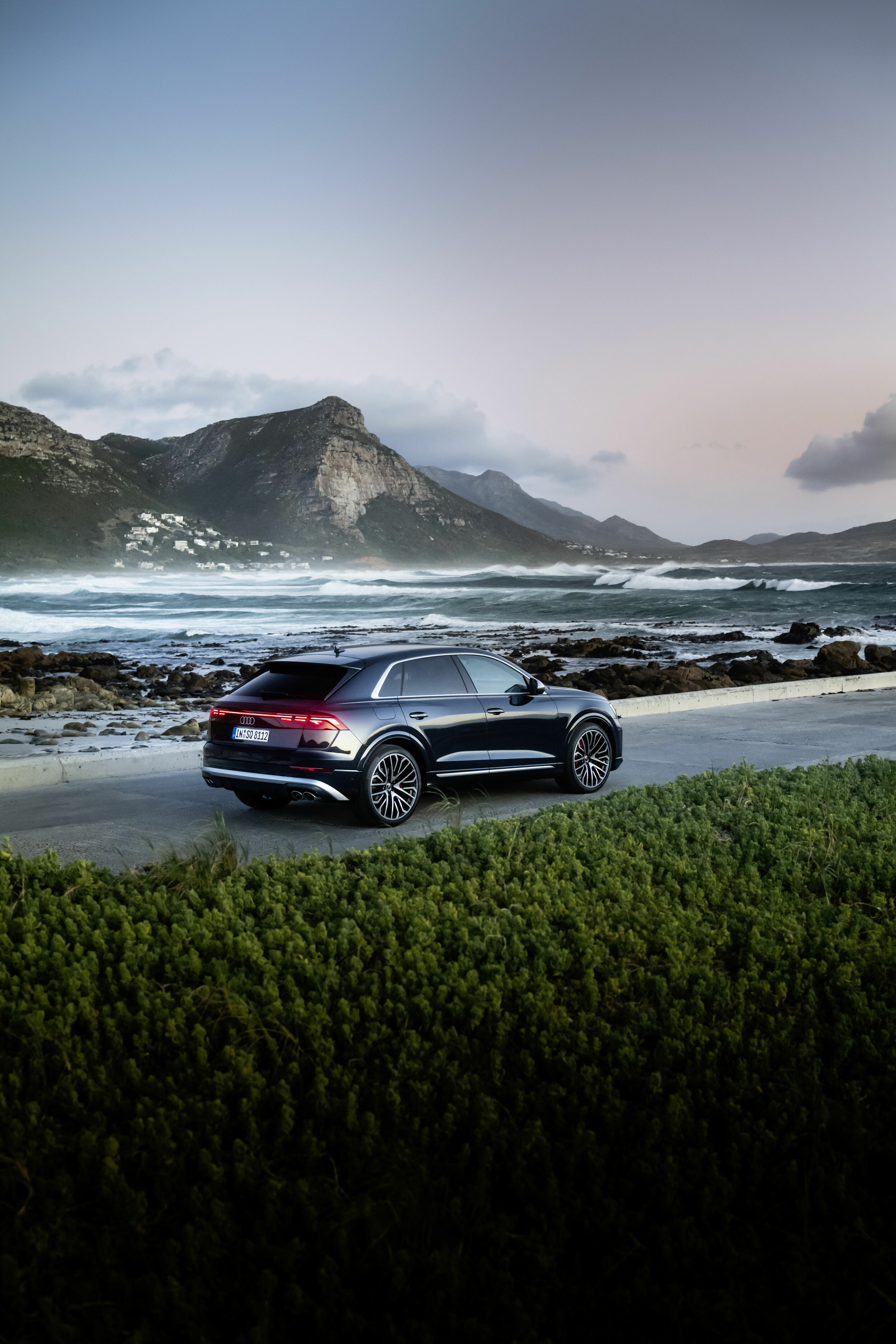 Audi SQ8 TFSI - Static photo,
Colour: Waitomo blue