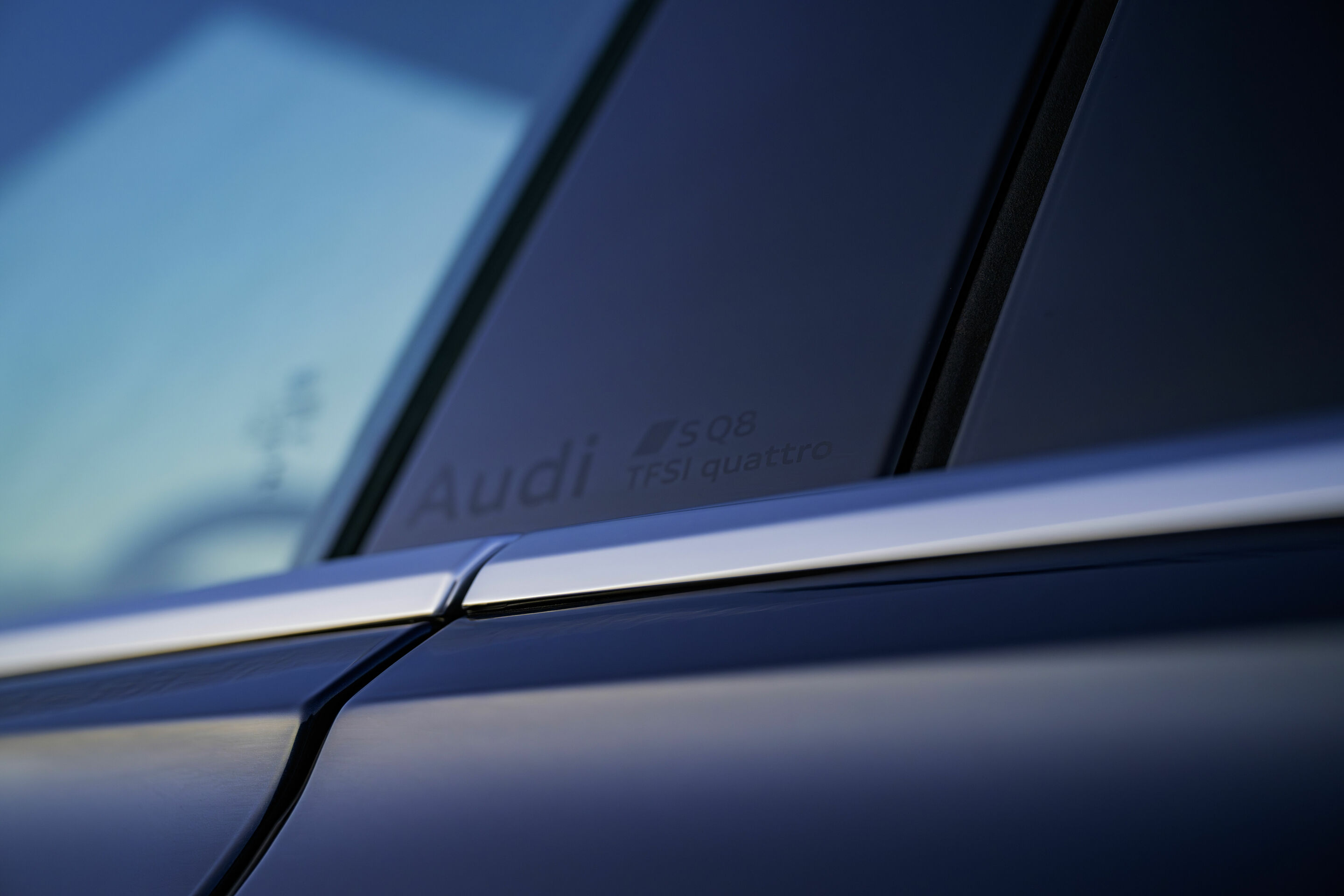 Audi SQ8 TFSI - Detail,
Farbe: Waitomoblau