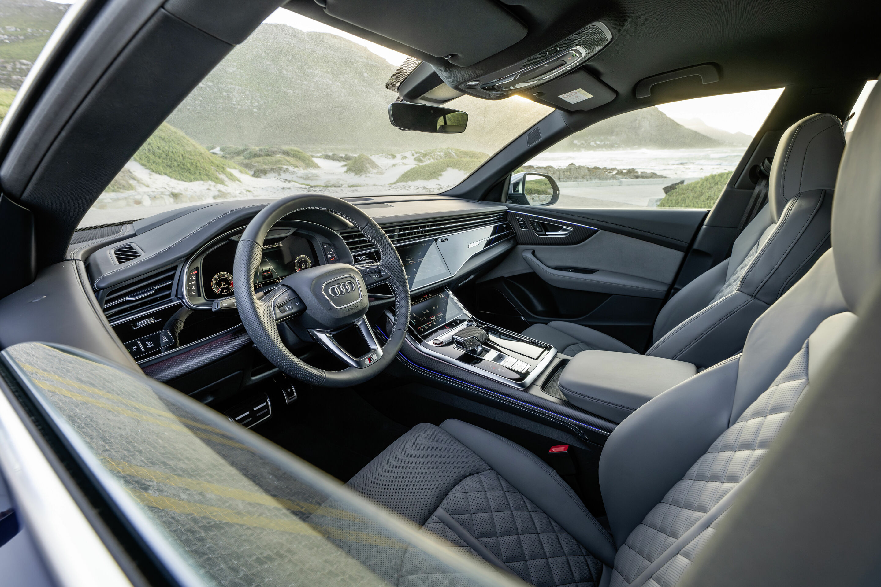 Audi SQ8 TFSI - Innenraum,
Farbe: Waitomoblau
