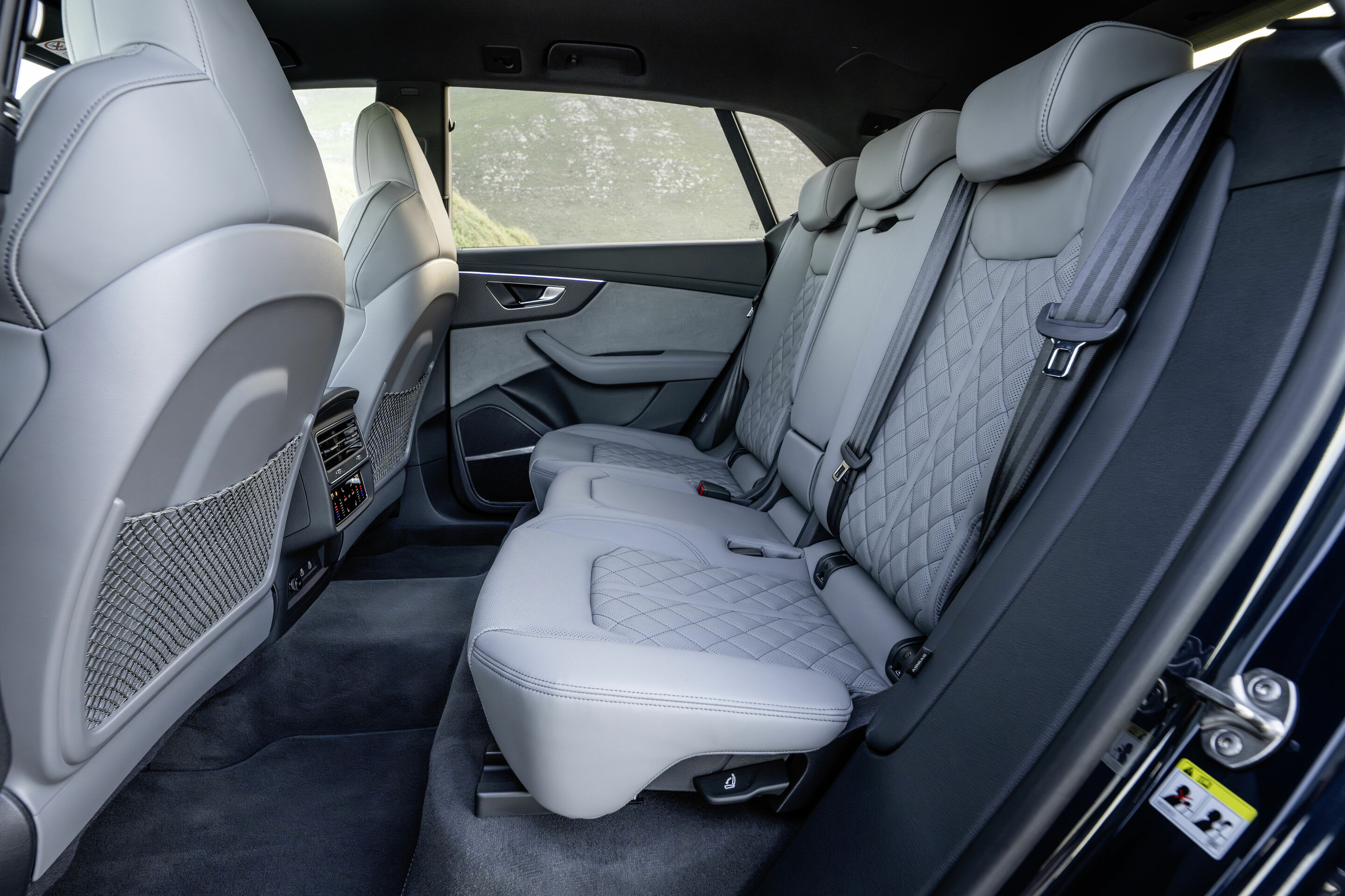 Audi SQ8 TFSI - Innenraum,
Farbe: Waitomoblau
