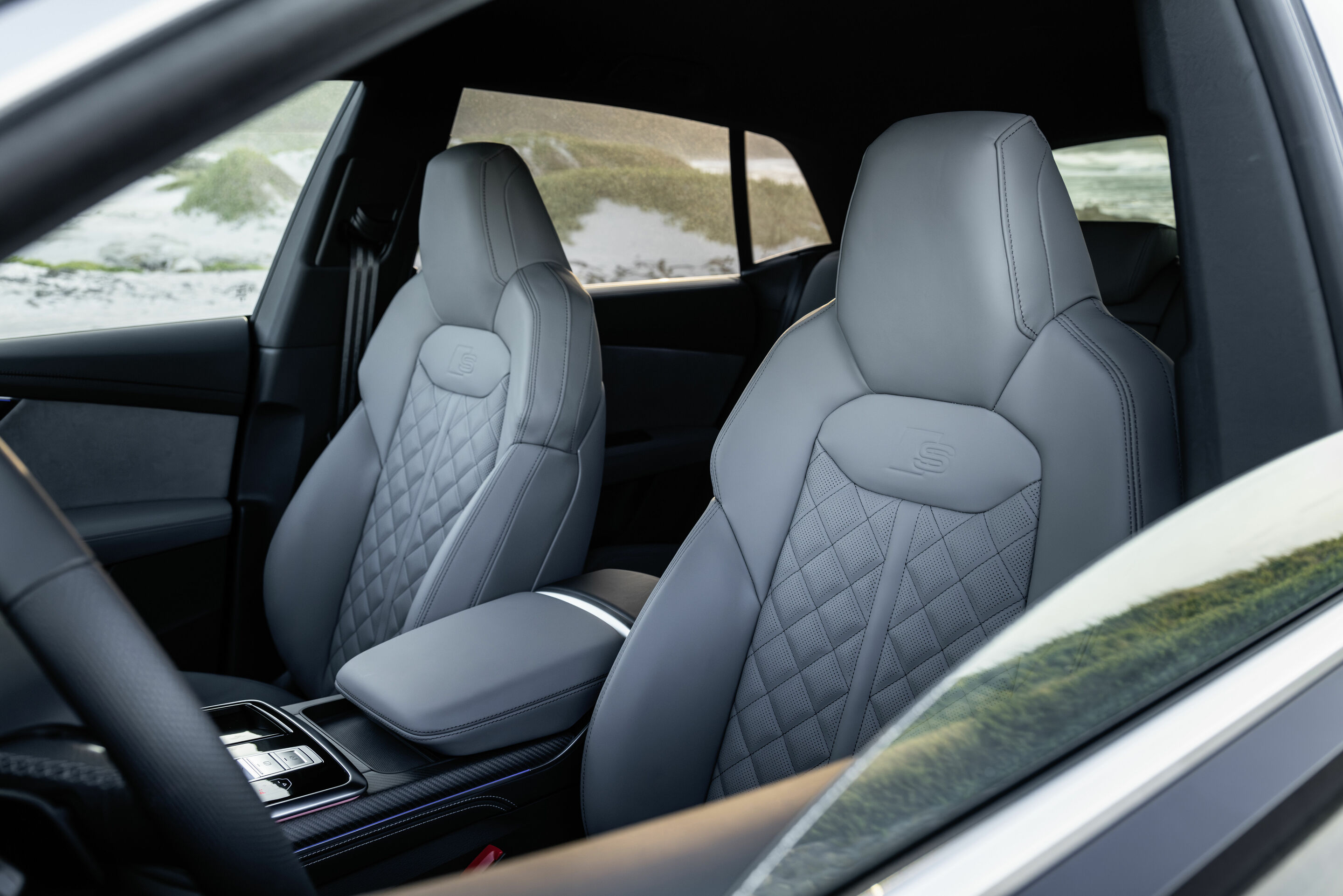 Audi SQ8 TFSI - Innenraum,
Farbe: Waitomoblau