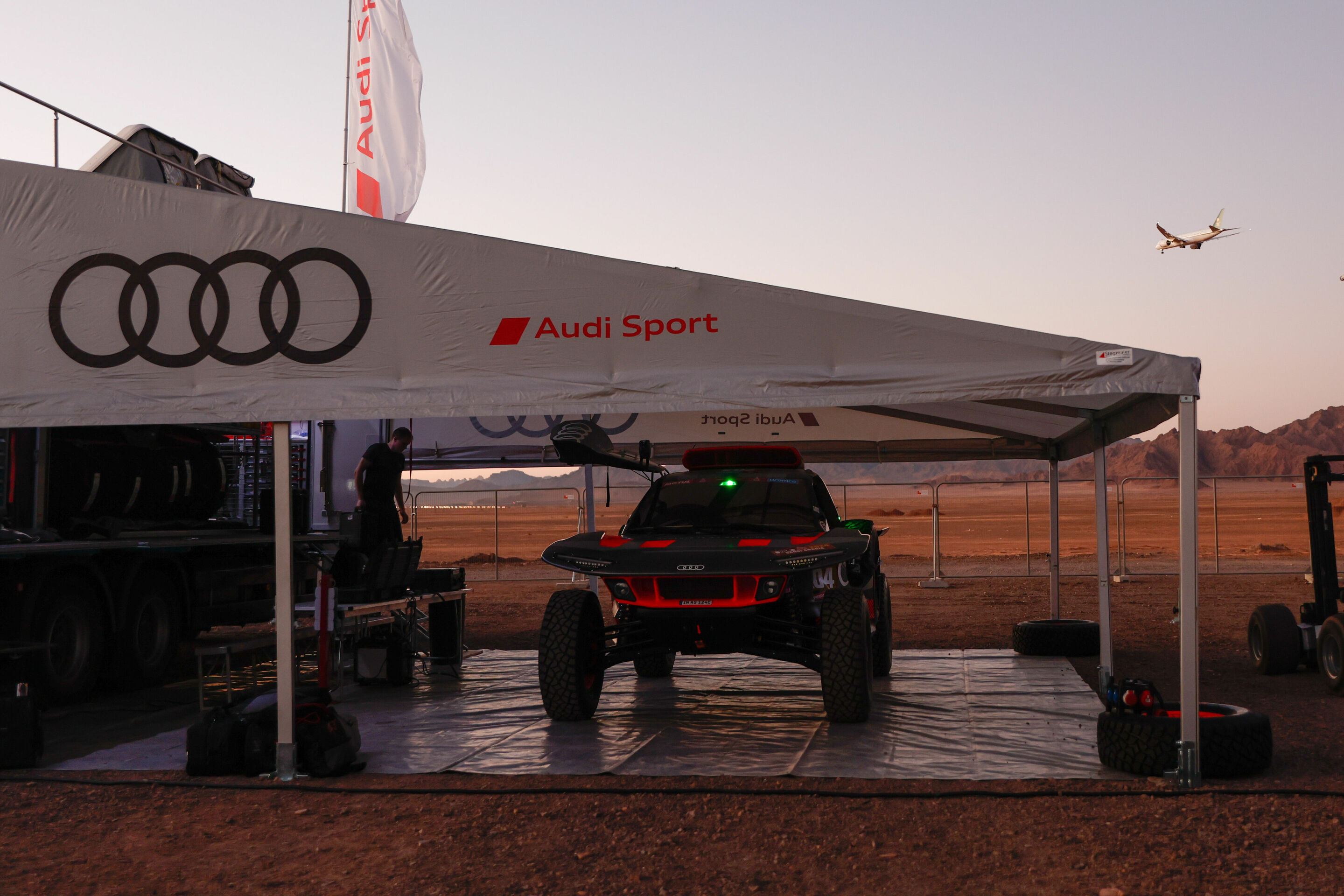 Dakar Rally 2024 - Audi RS Q e-tron #204 (Team Audi Sport), Carlos Sainz/Lucas Cruz