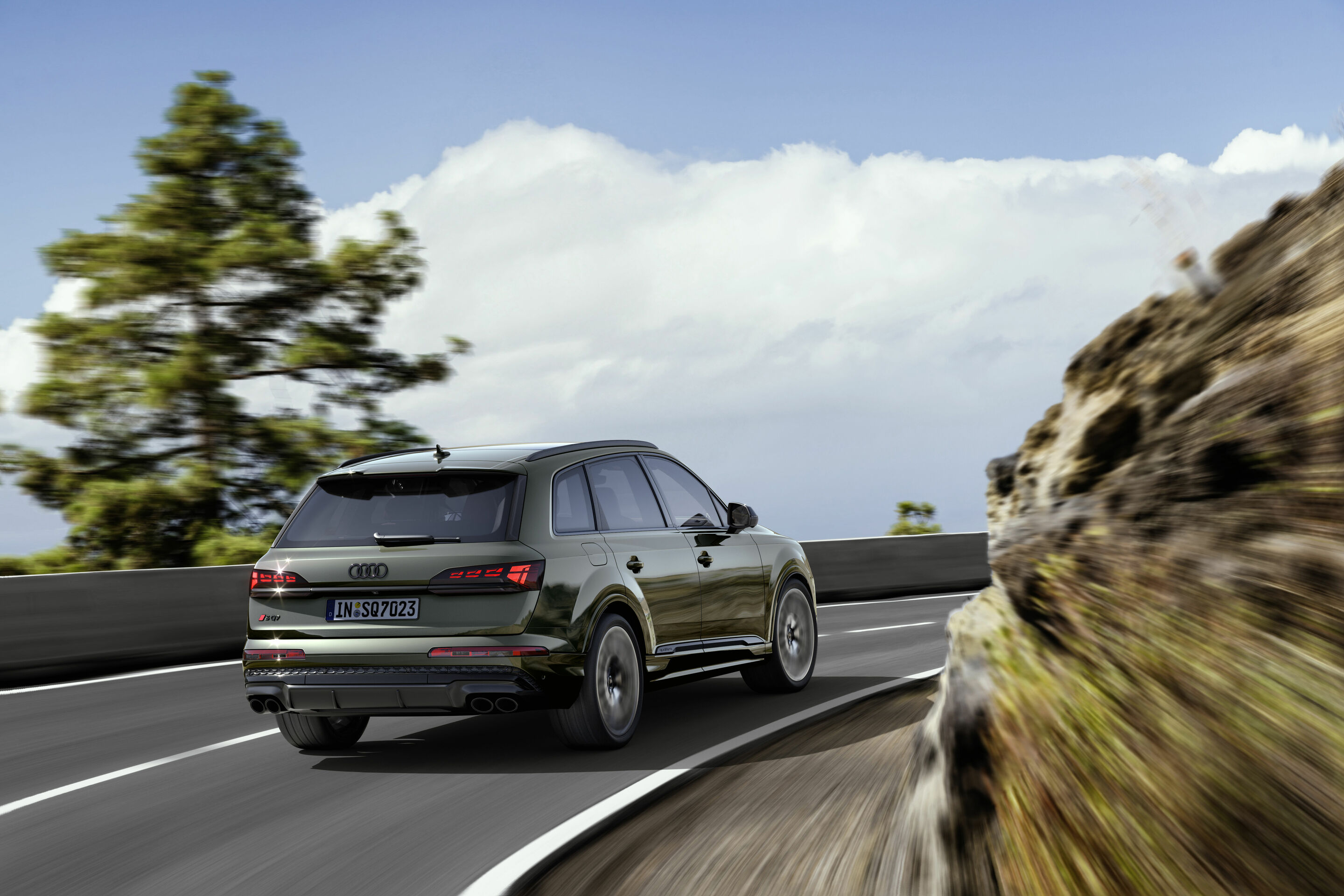 Audi SQ7 TFSI - Fahraufnahme, 
Farbe: Oakgrün Perleffekt