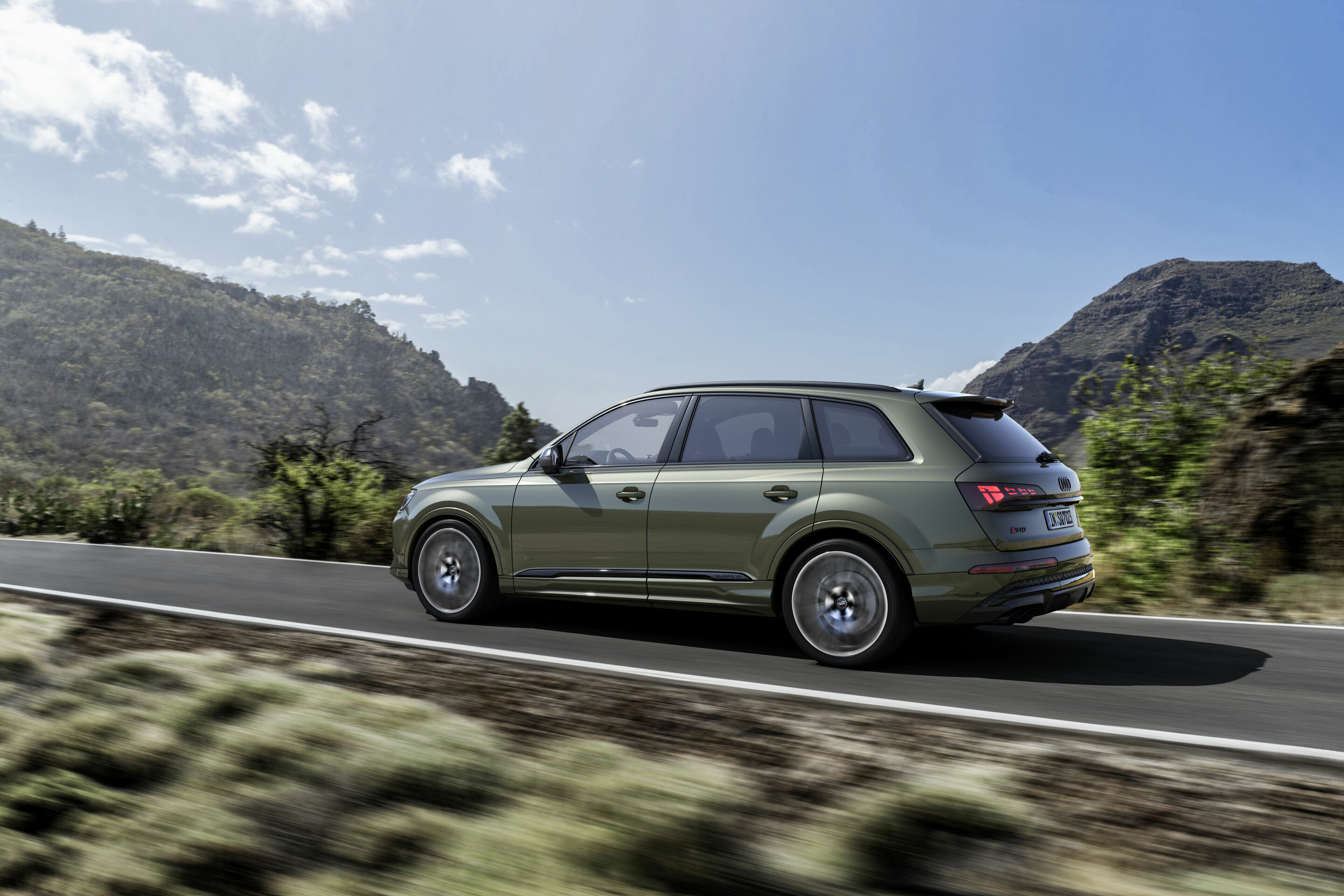Audi SQ7 TFSI - Fahraufnahme, 
Farbe: Oakgrün Perleffekt
