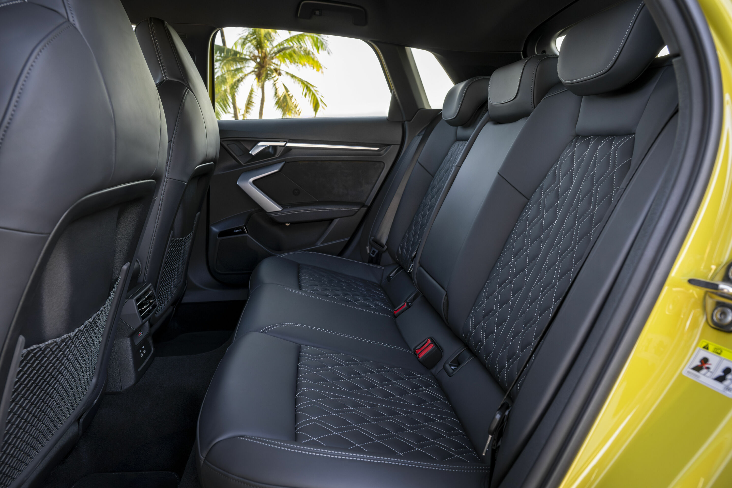 Audi A3 allstreet - Interior,
Colour: python yellow