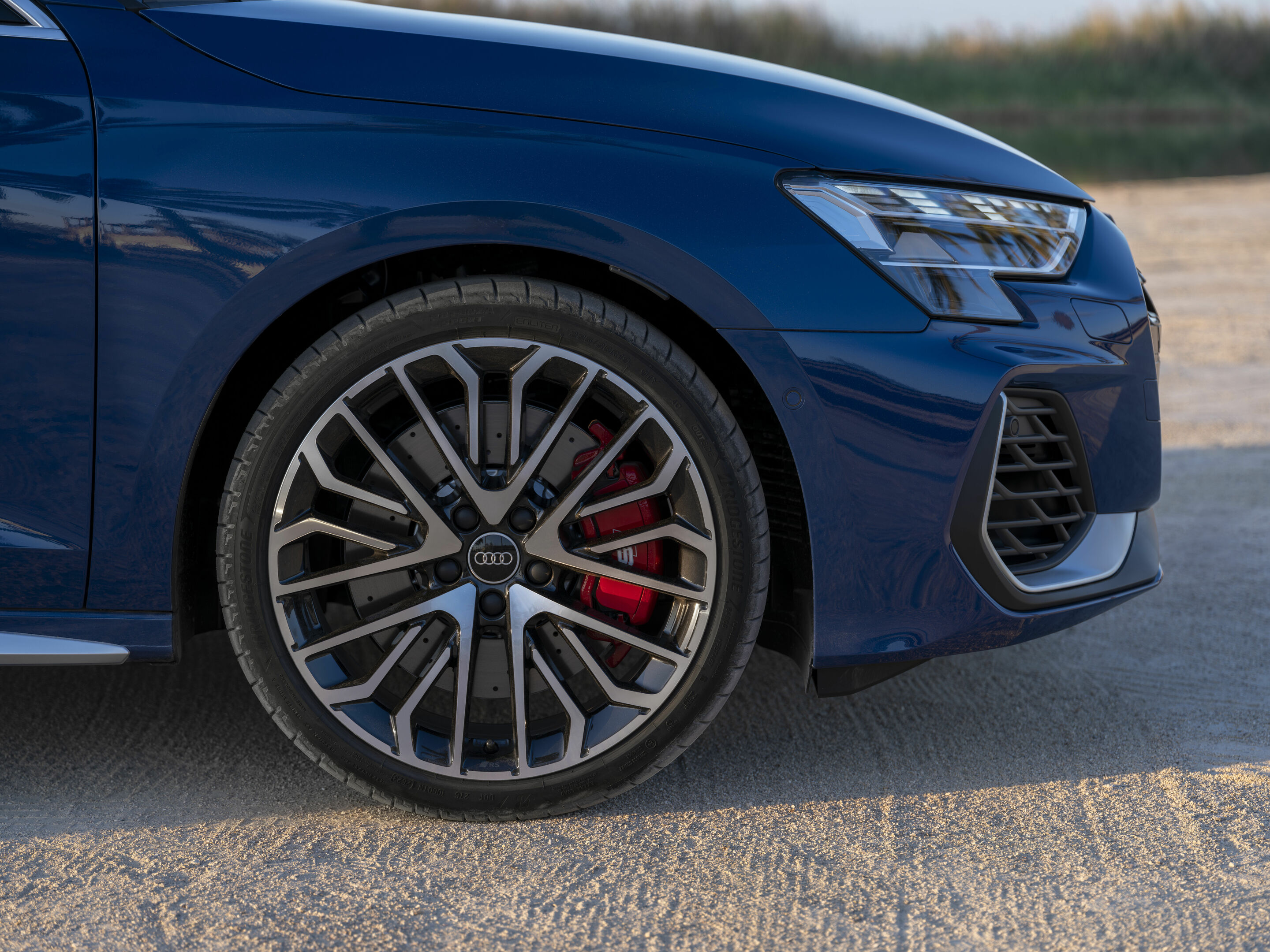 Audi S3 Limousine - Detail,
Farbe: Ascariblau Metallic