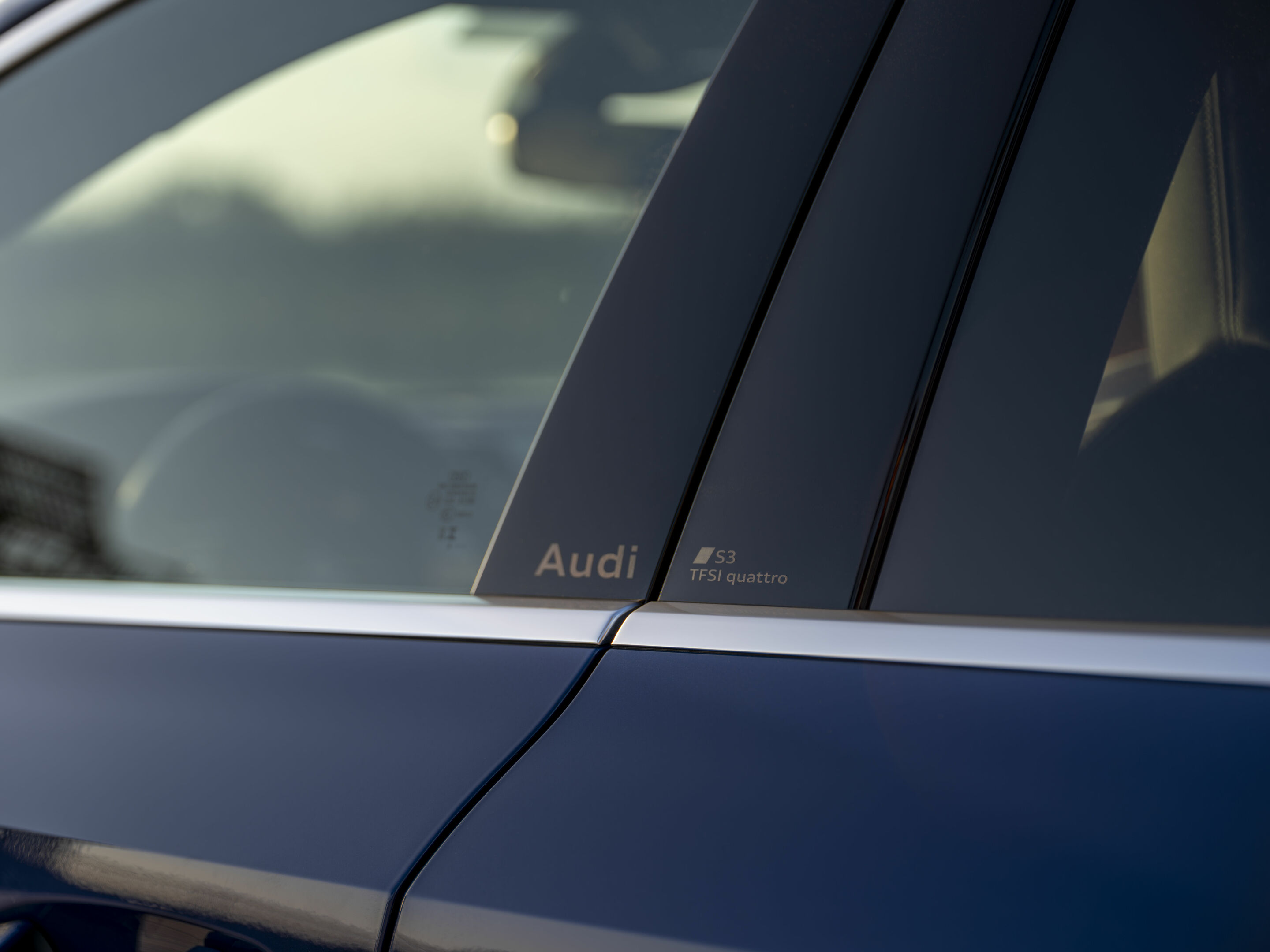 Audi S3 Limousine - Detail,
Farbe: Ascariblau Metallic