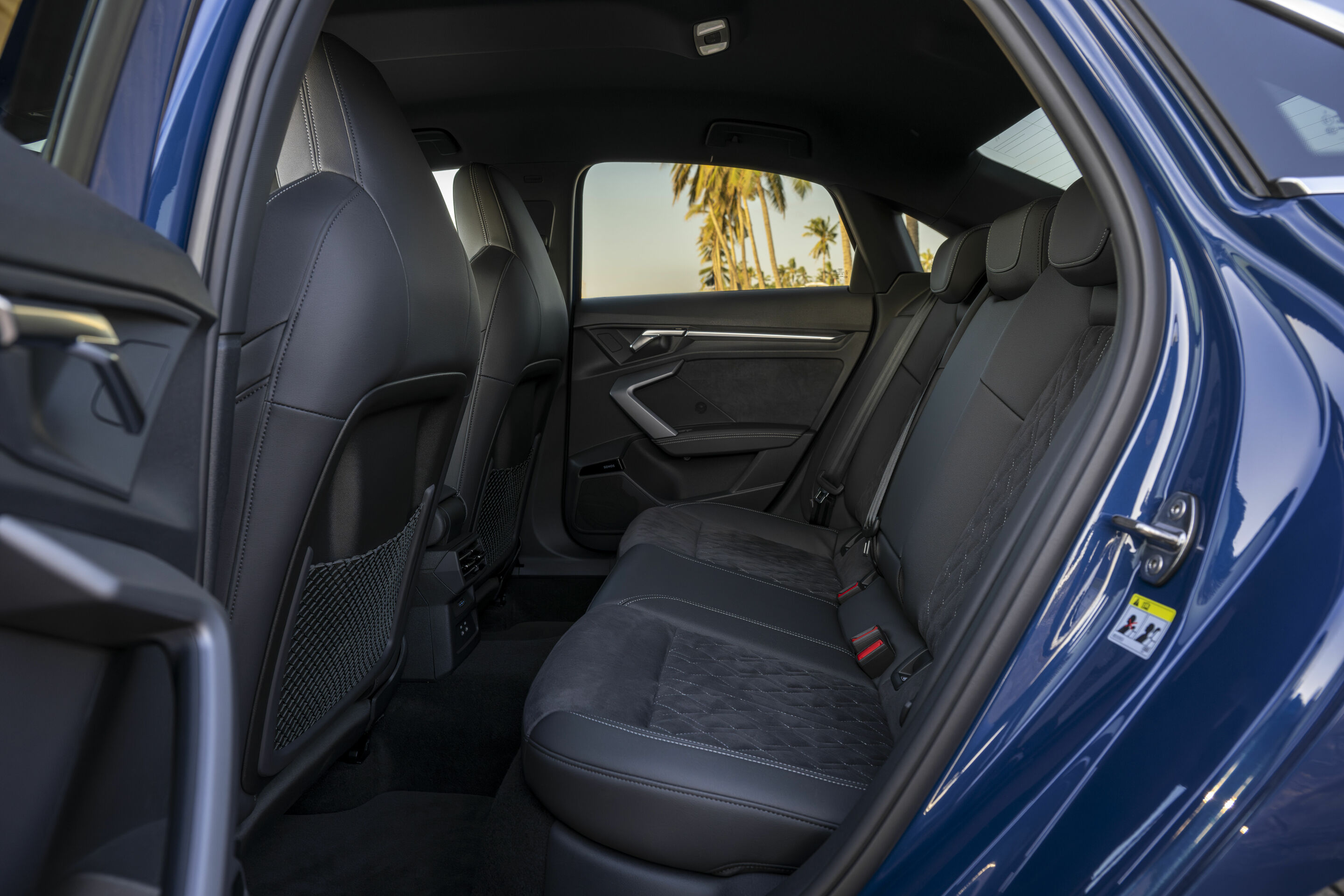 Audi S3 Limousine - Standaufnahme,
Farbe: Ascariblau Metallic