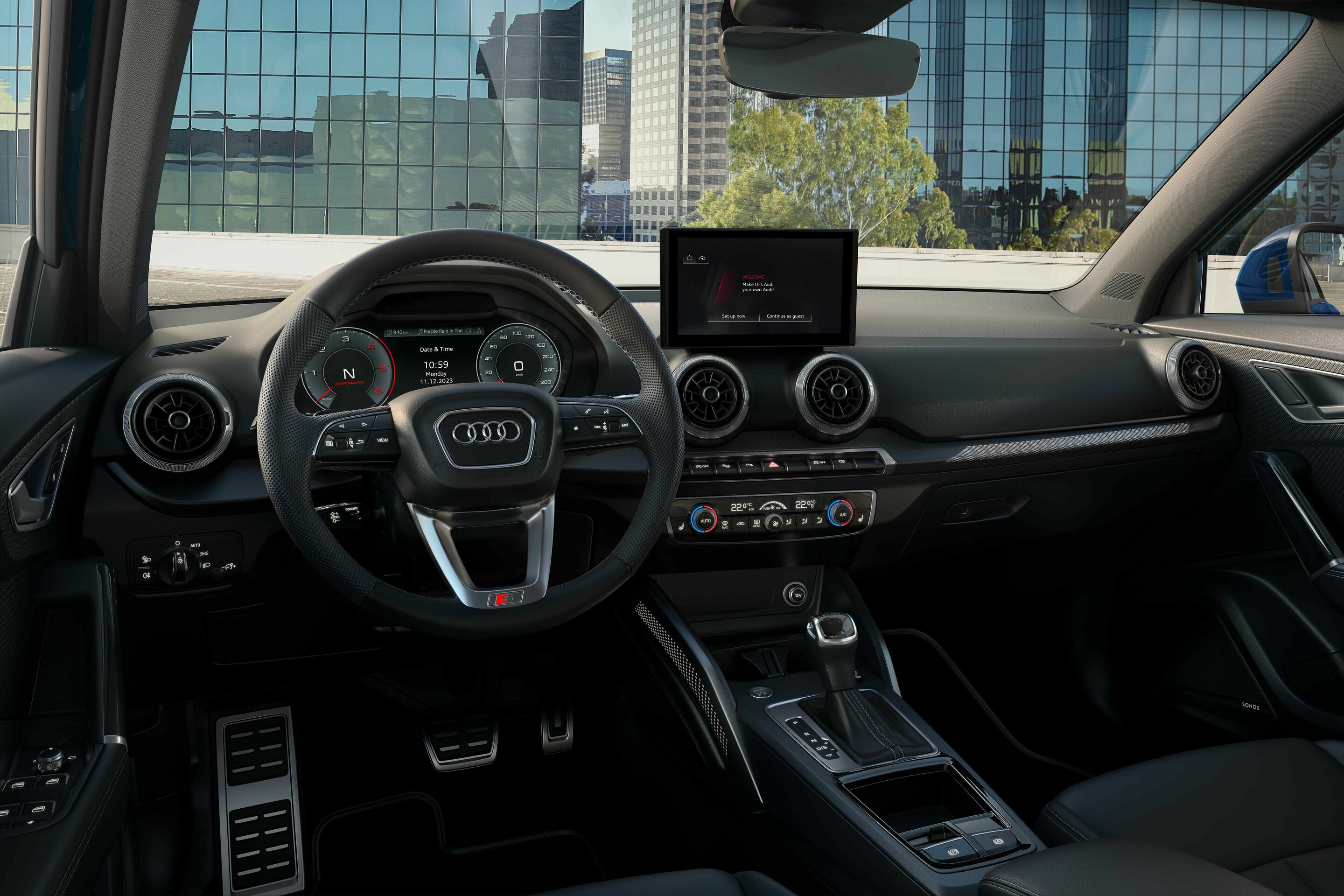 Update for the Audi Q2: New infotainment system with touchscreen and the Audi virtual cockpit