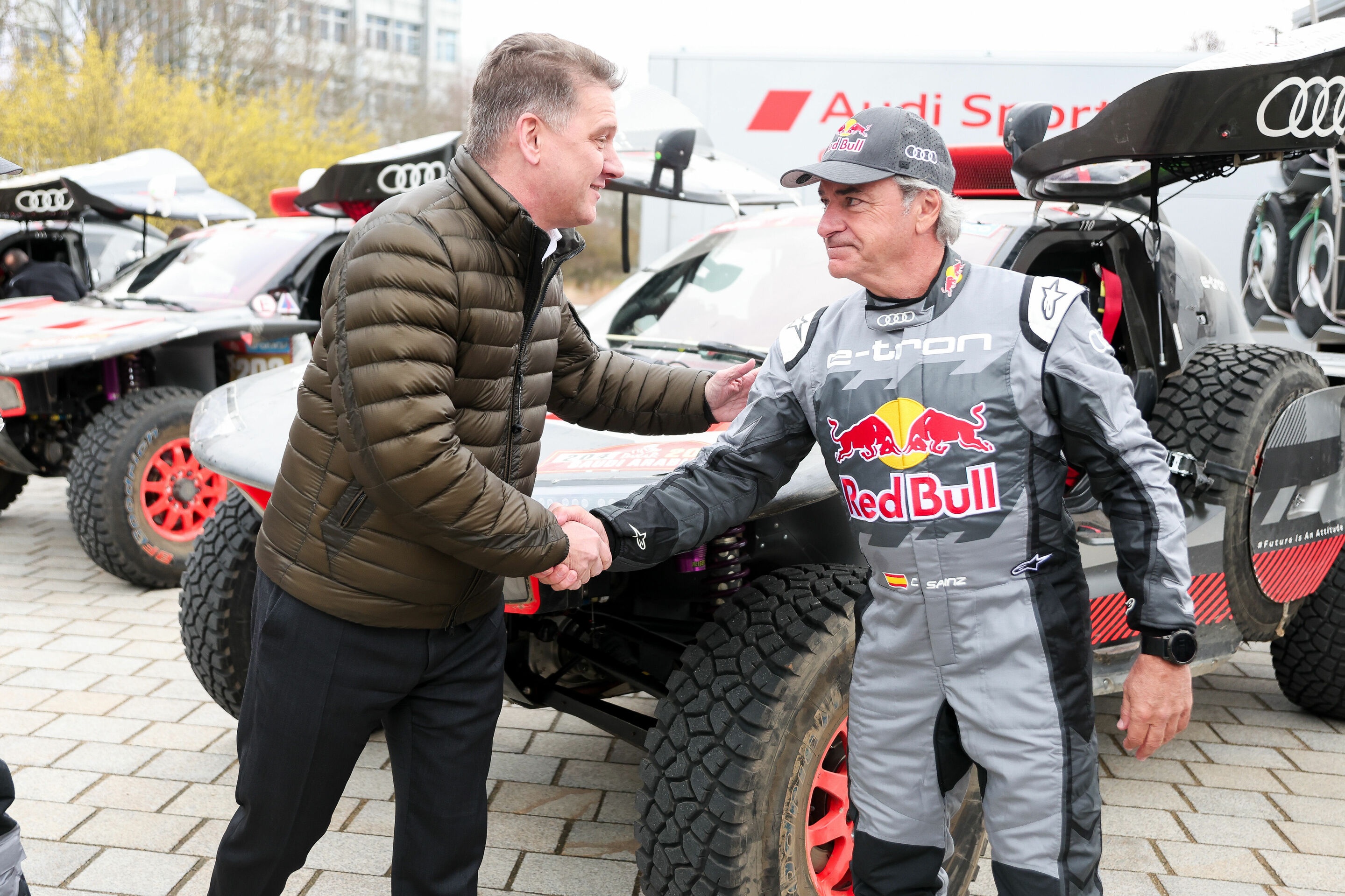 Siegesfeier Rallye Dakar 2024 - Audi CEO Gernot Döllner, Carlos Sainz