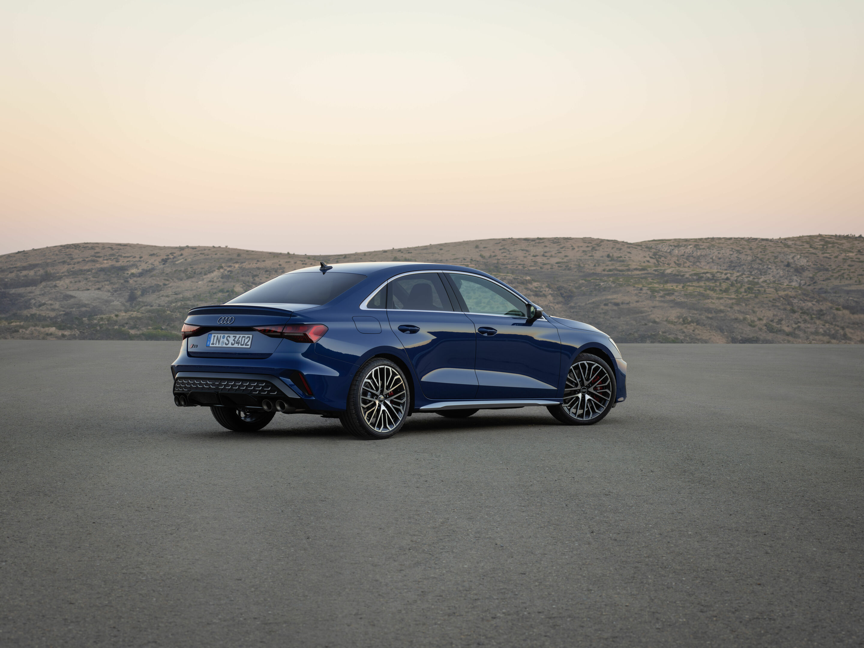 Audi S3 Limousine - Standaufnahme,
Farbe: Ascariblau Metallic