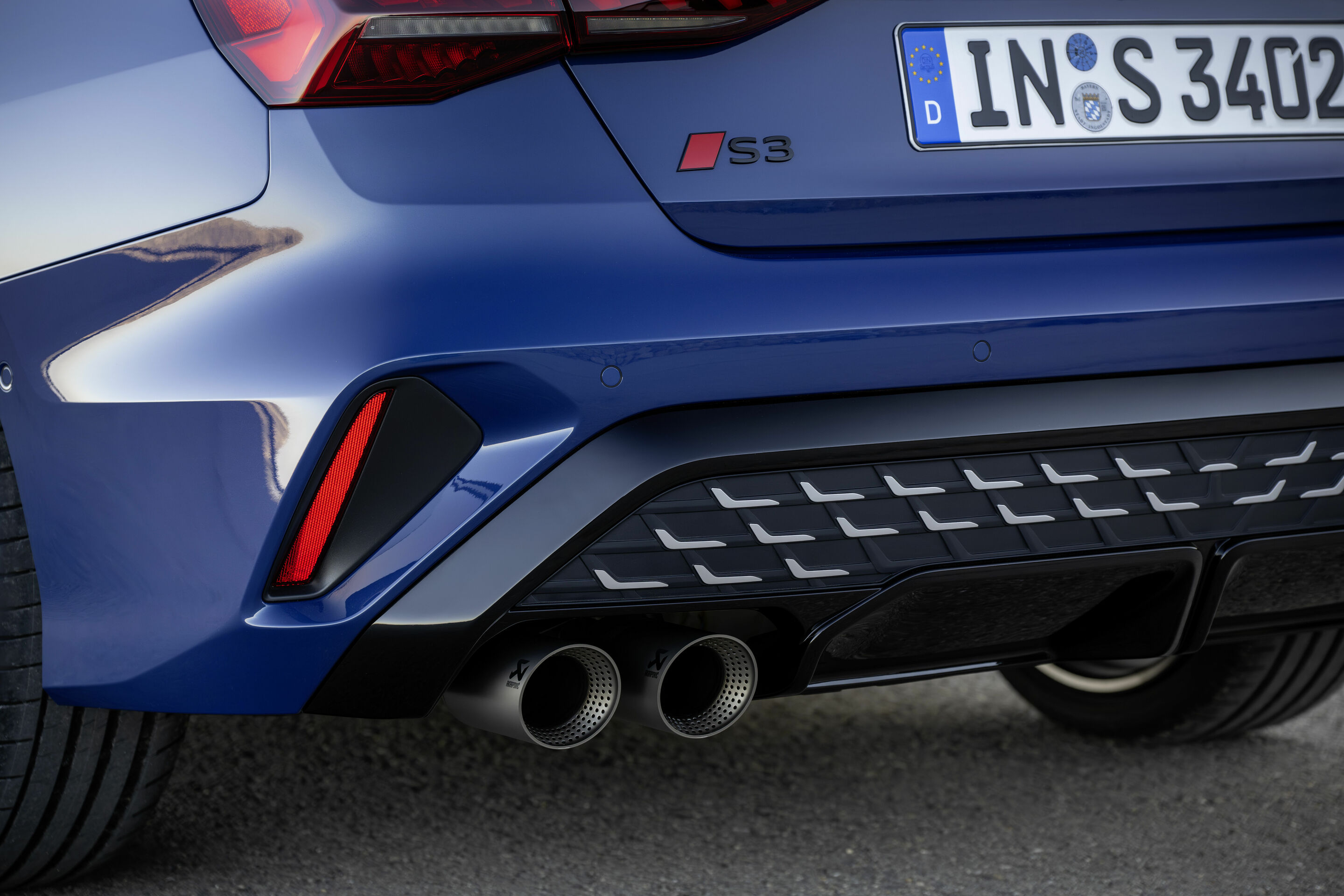 Audi S3 Limousine - Detail,
Farbe: Ascariblau Metallic