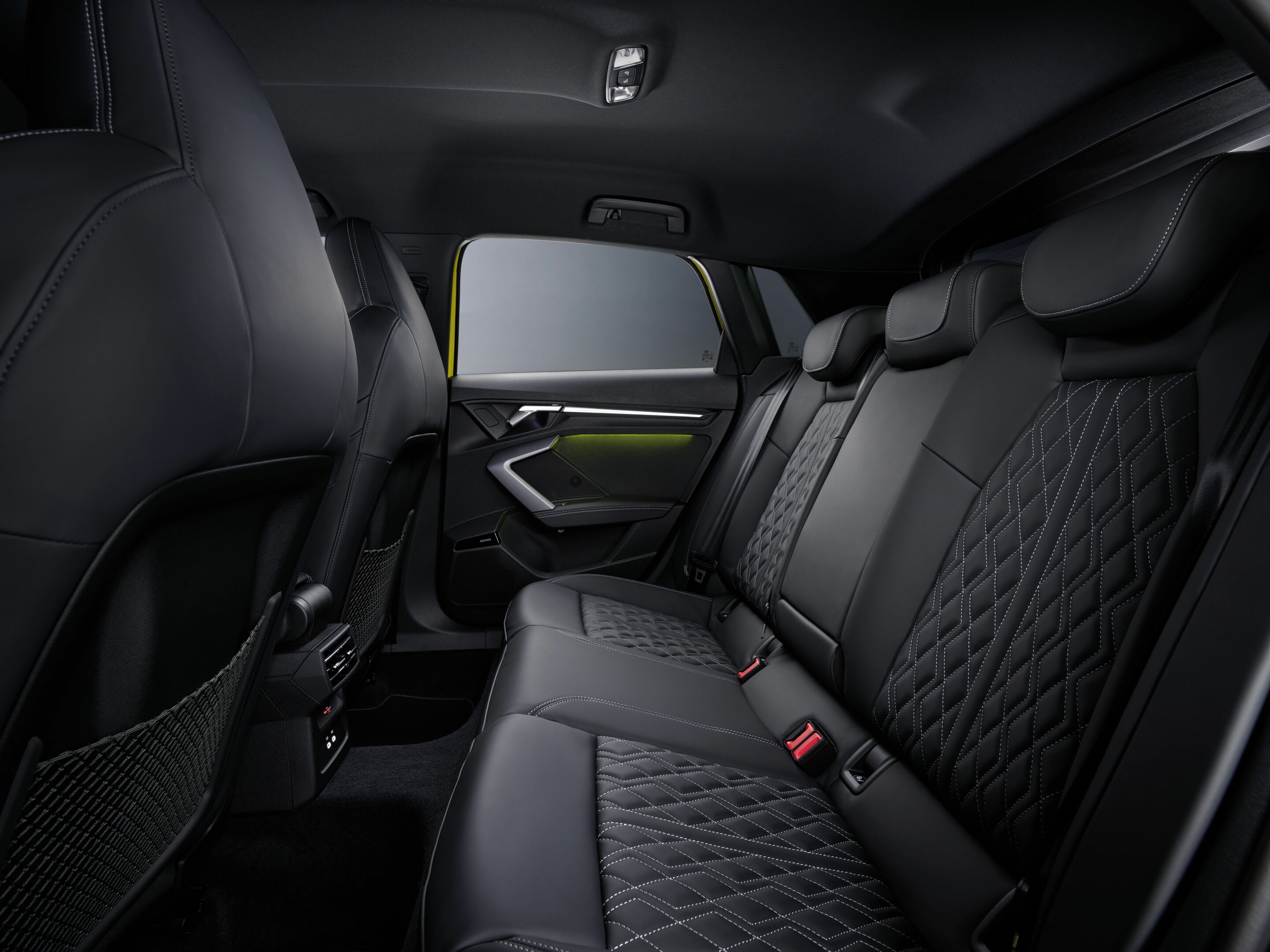 Audi A3 allstreet - Innenaufnahme, 
Farbe: Pythongelb