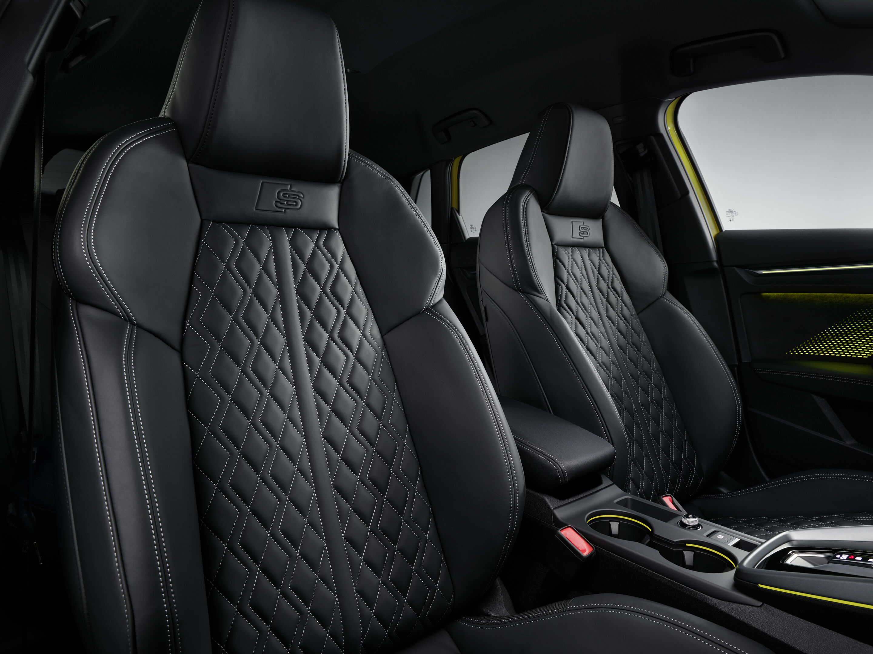 Audi A3 allstreet - Innenaufnahme, 
Farbe: Pythongelb