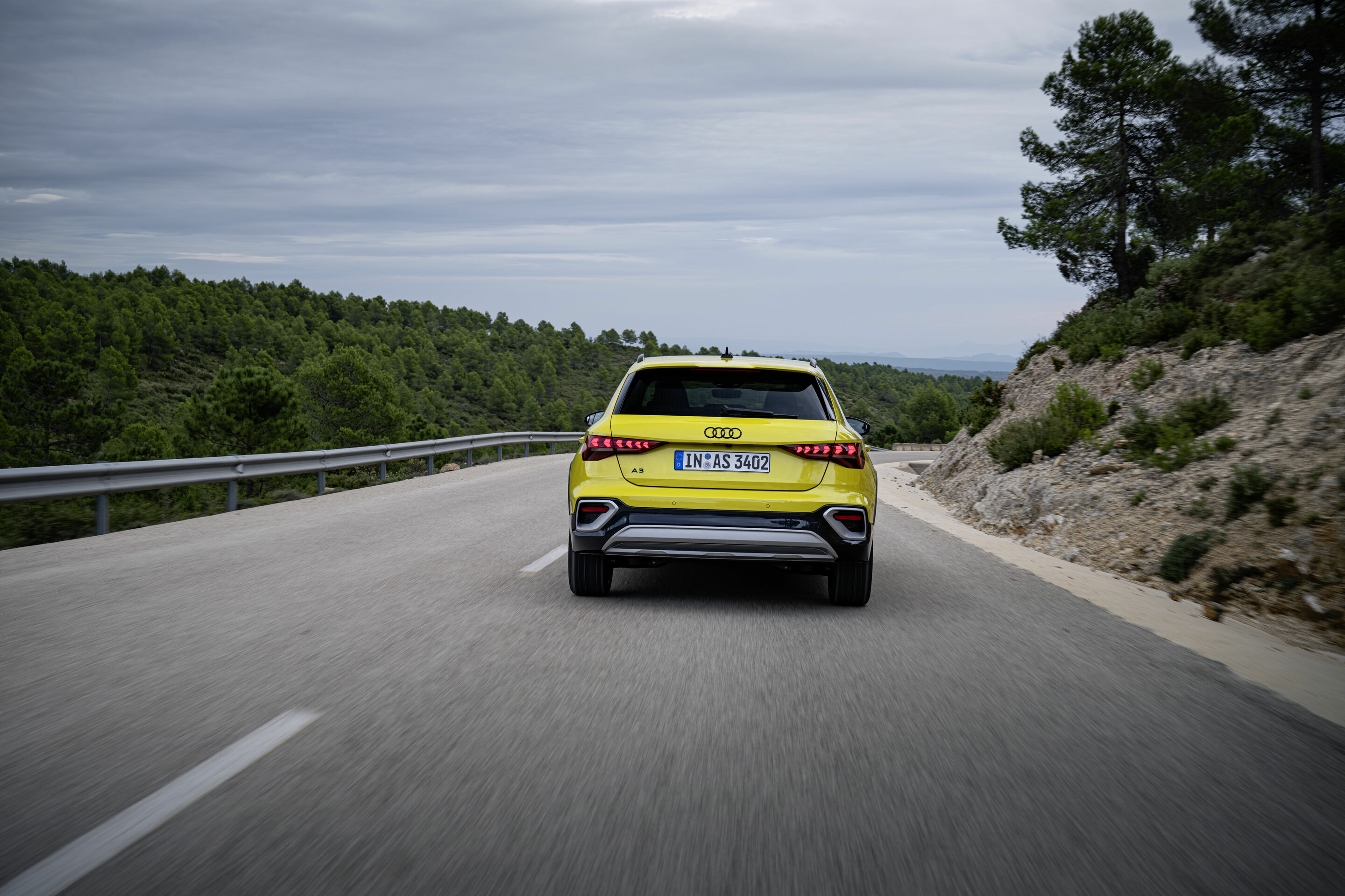 Audi A3 allstreet - Fahraufnahme, 
Farbe: Pythongelb